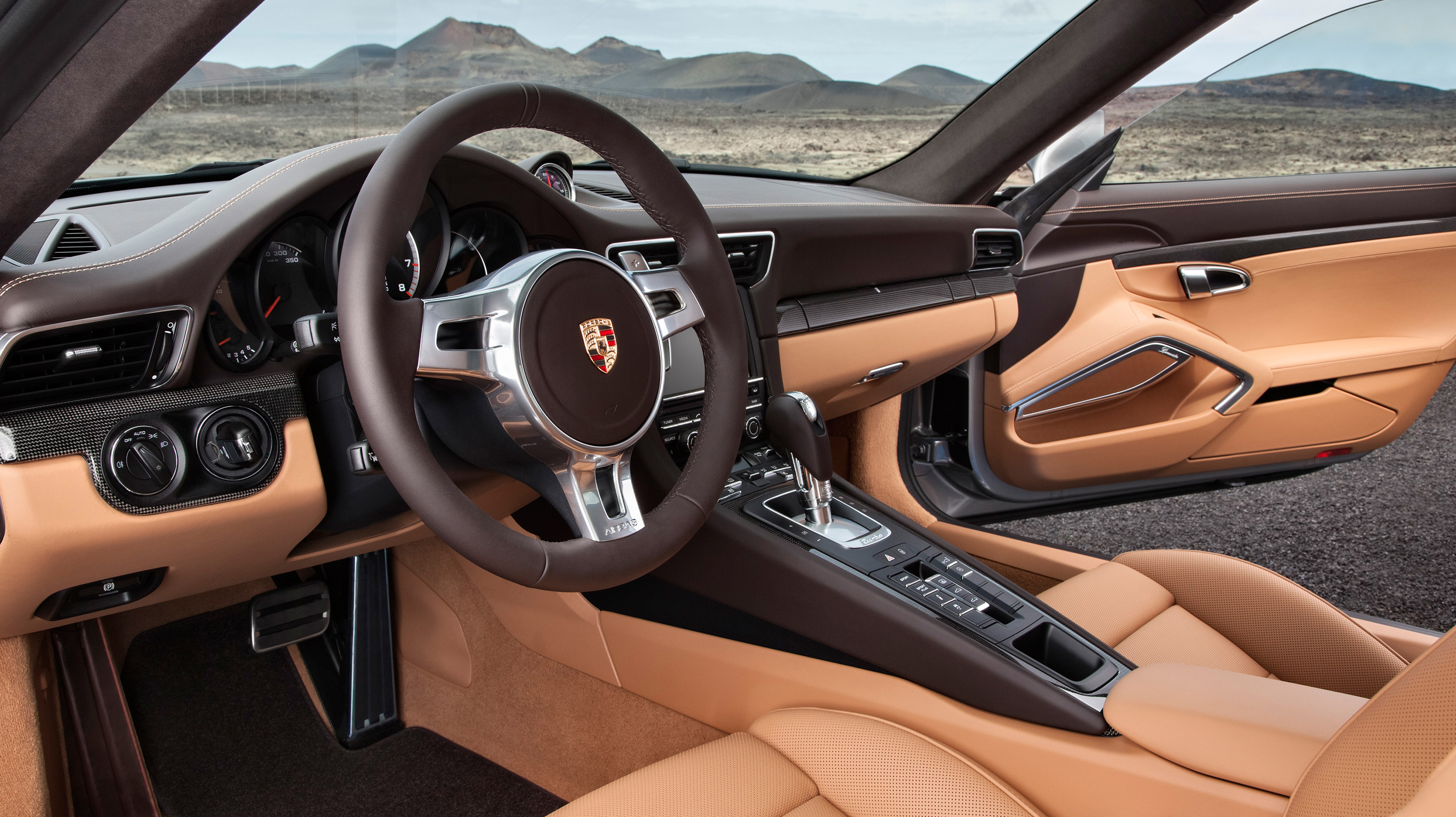 porsche_911_turbo_2dr_pdk_-_interior_2_-_2014.jpg