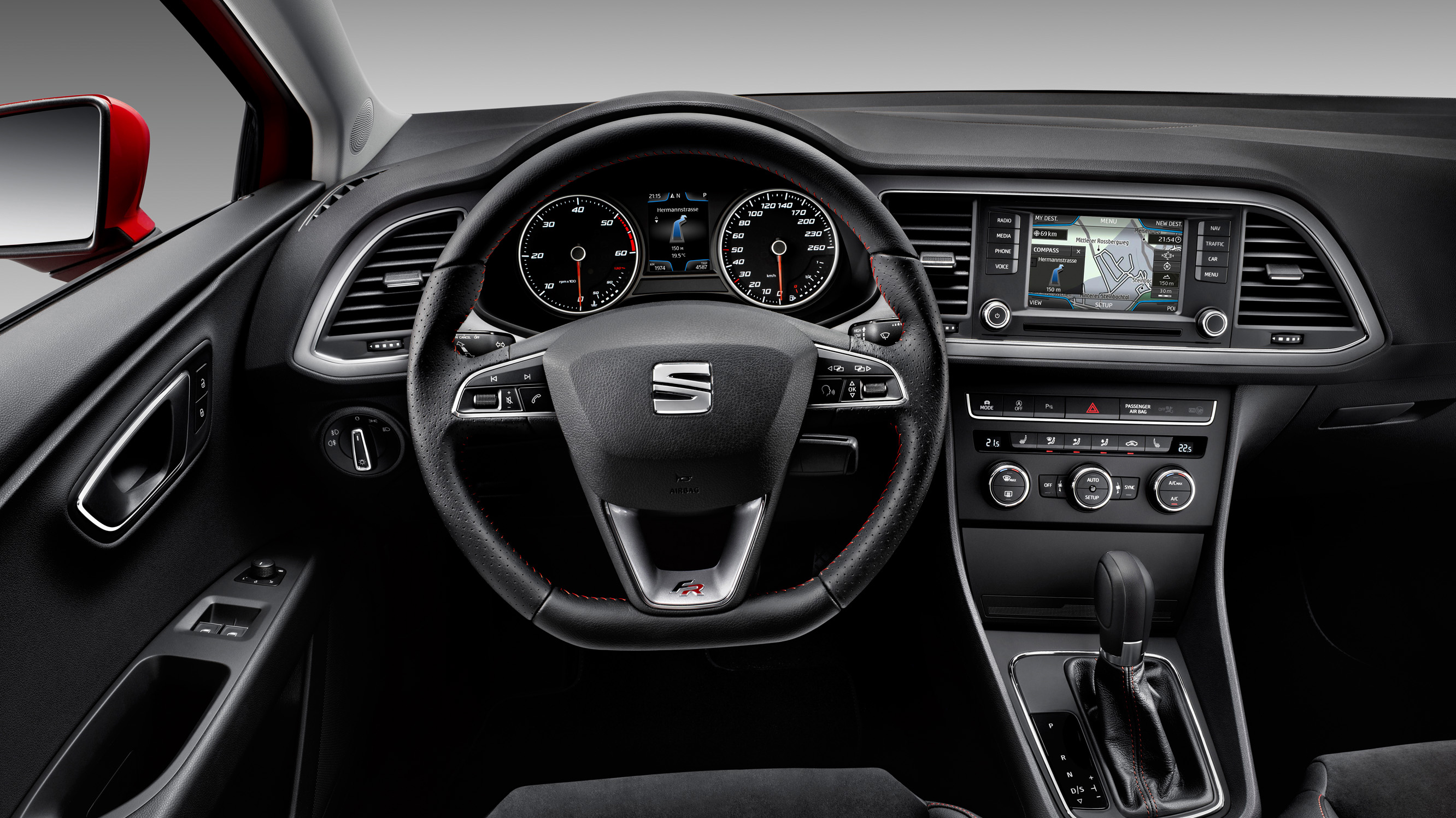 seat_leon_1.6_tdi_ecomotive_se_5dr_-_interior_3_-_2014.jpg