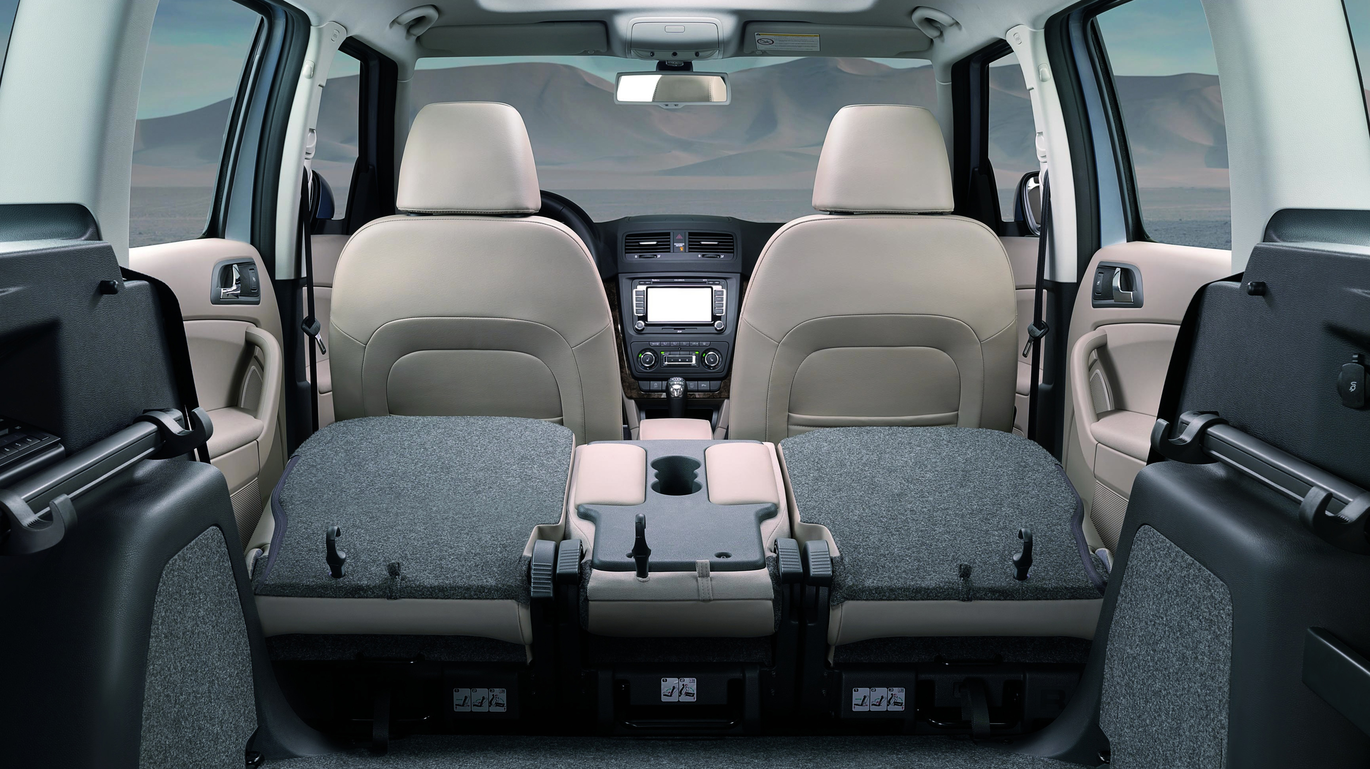 skoda_yeti_2.0_tdi_cr_s_5dr_-_interior_4_-_2014.jpg