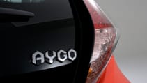 toyota_aygo_1.0_vvt-i_x_5dr_-_interior_4_-_2014.jpg