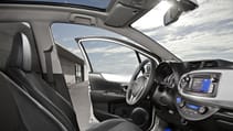 toyota_yaris_1.5_vvt-i_hyrbid_icon_5dr_cvt_auto_-_interior_3_-_2014.jpg