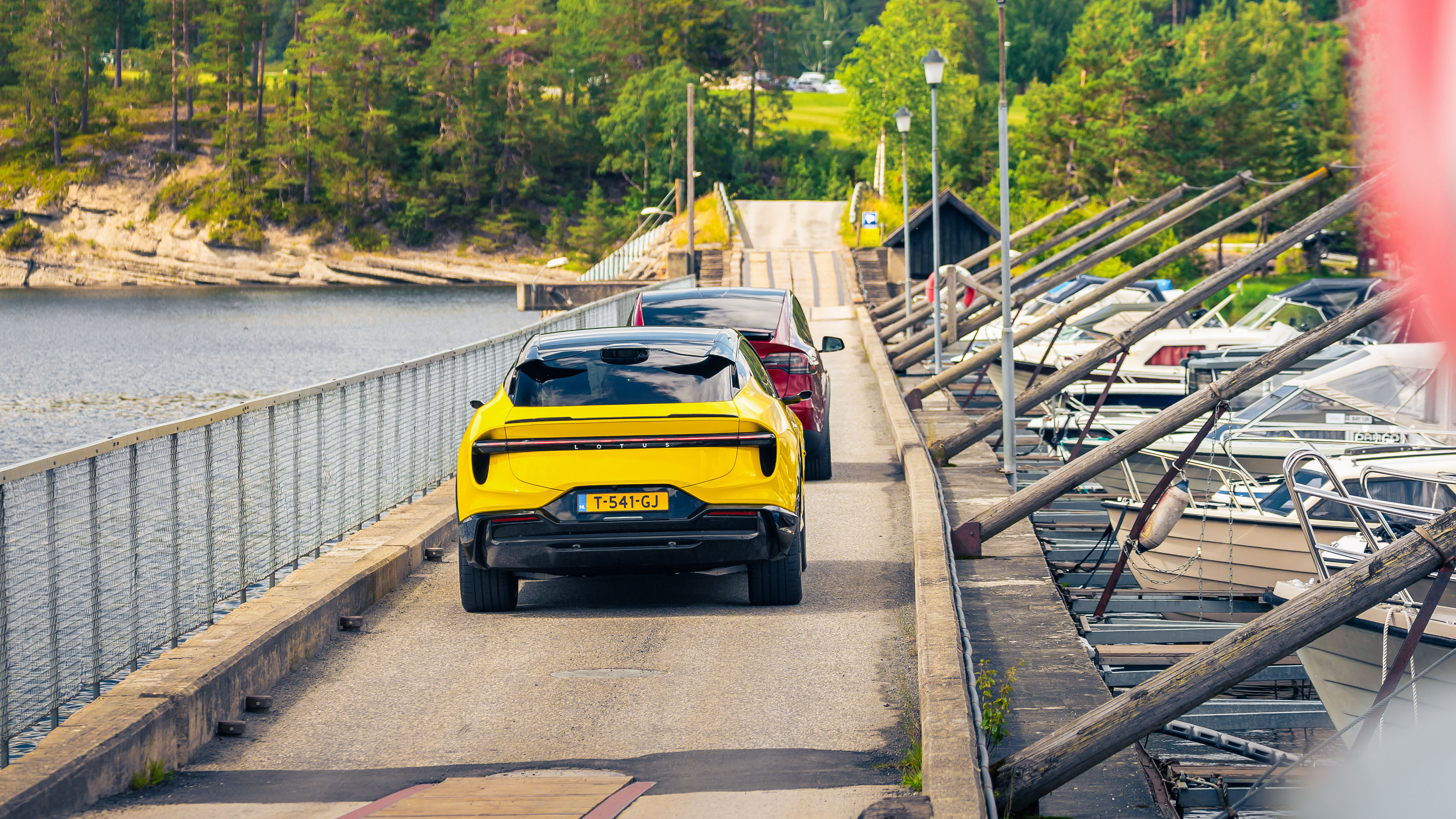 Tesla Model X vs Lotus Eletra