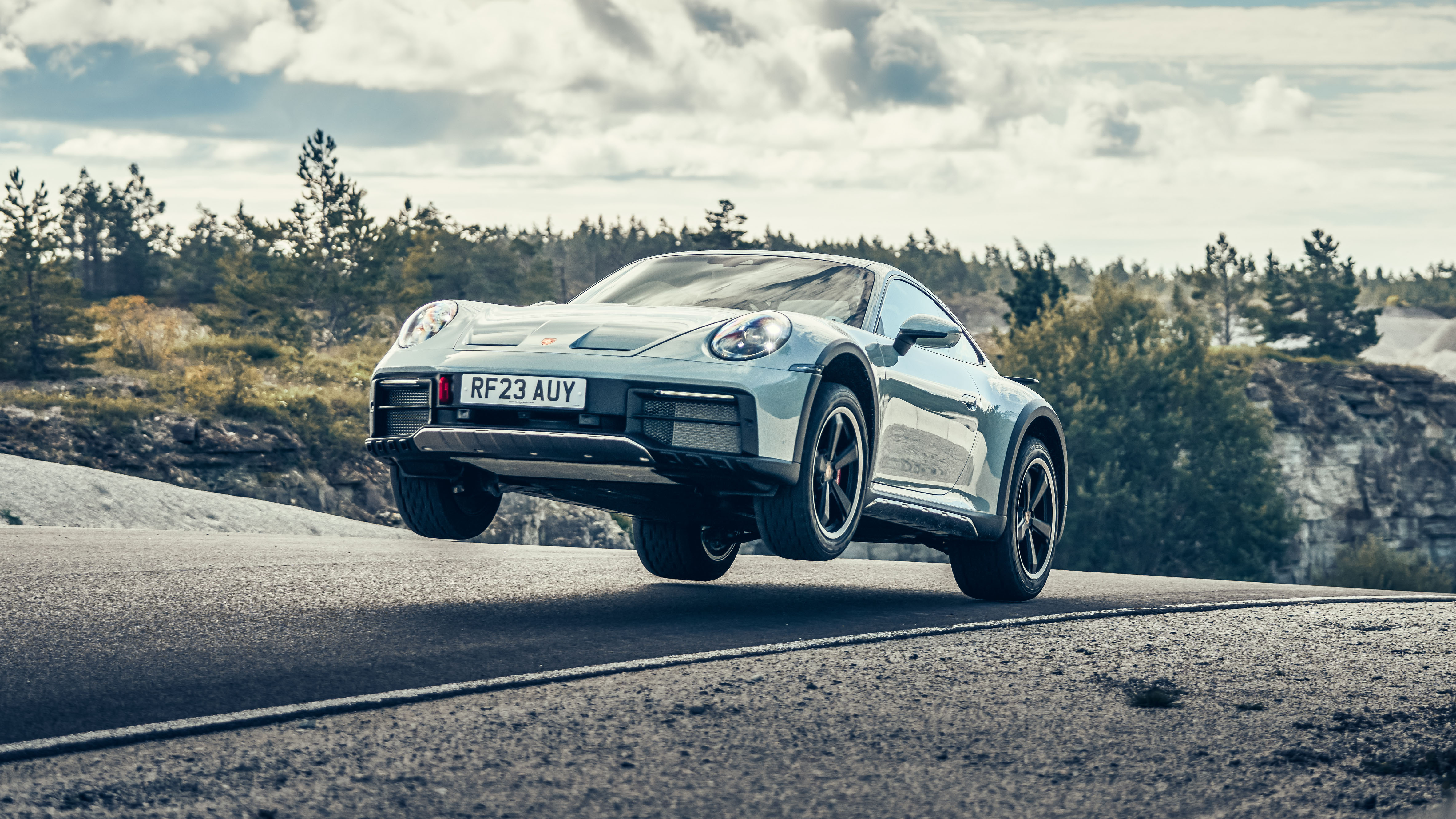 Lamborghini Huracan Sterrato vs Porsche 911 Dakar