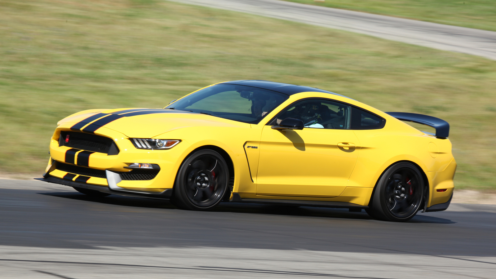 shelby-gt350r-grattan-11.jpg