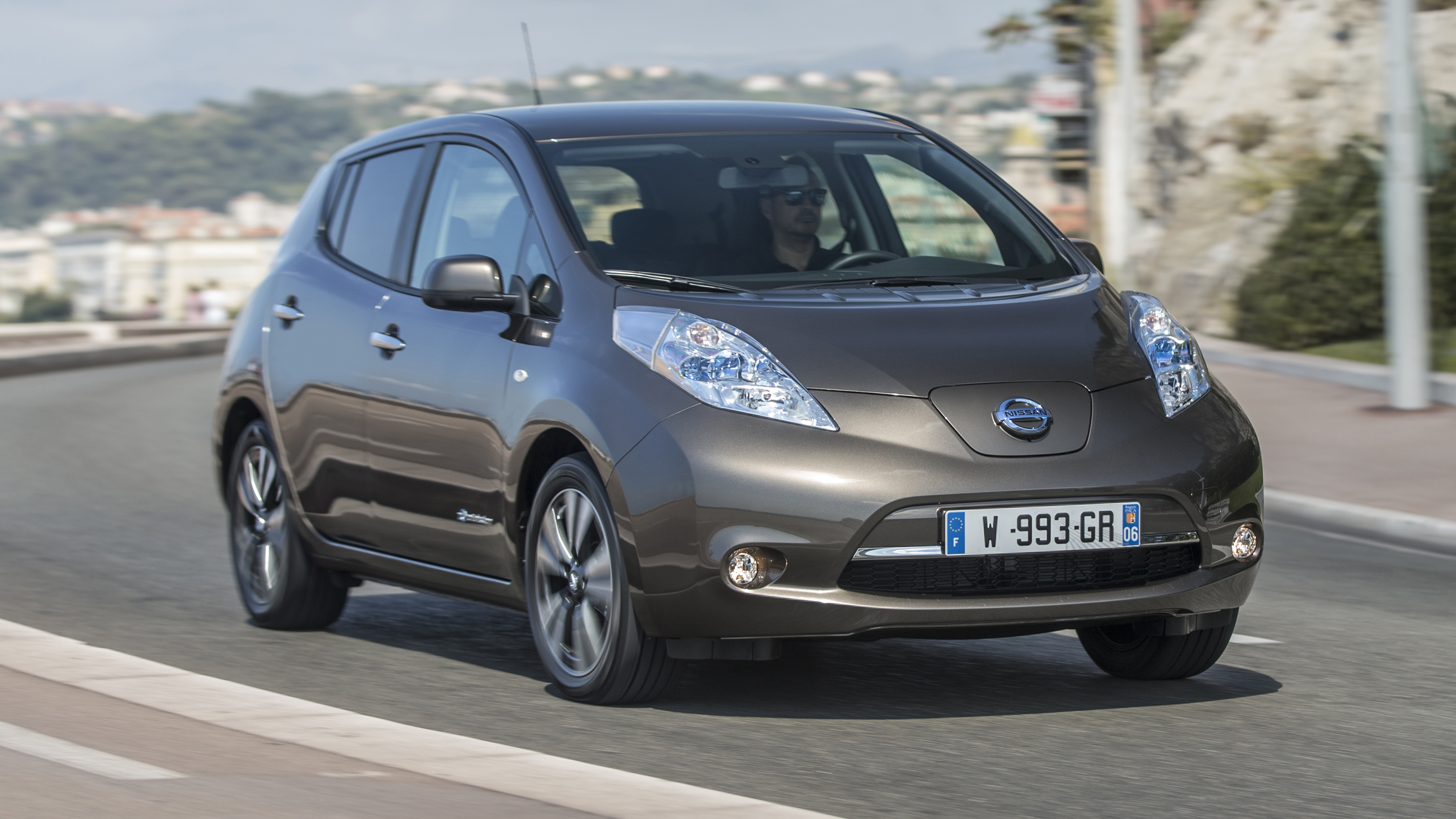 new_nissan_leaf_30_kwh_102.jpg