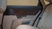 jag_xj_portfolio_interior_image_190615_14.jpg