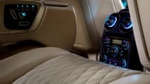 jag_xj_portfolio_interior_image_190615_15.jpg