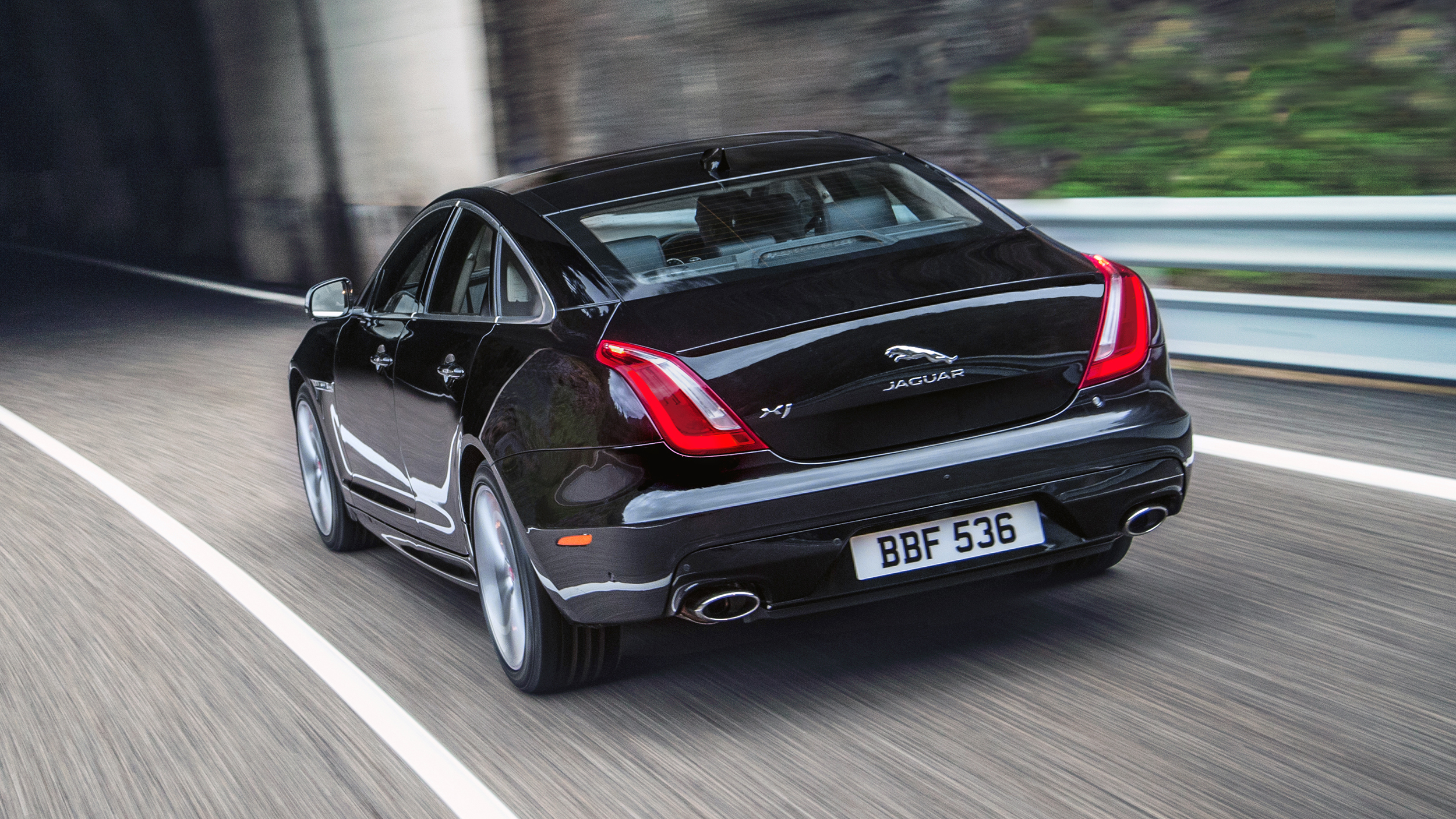 jag_xj_r_sport_image_190615_49.jpg
