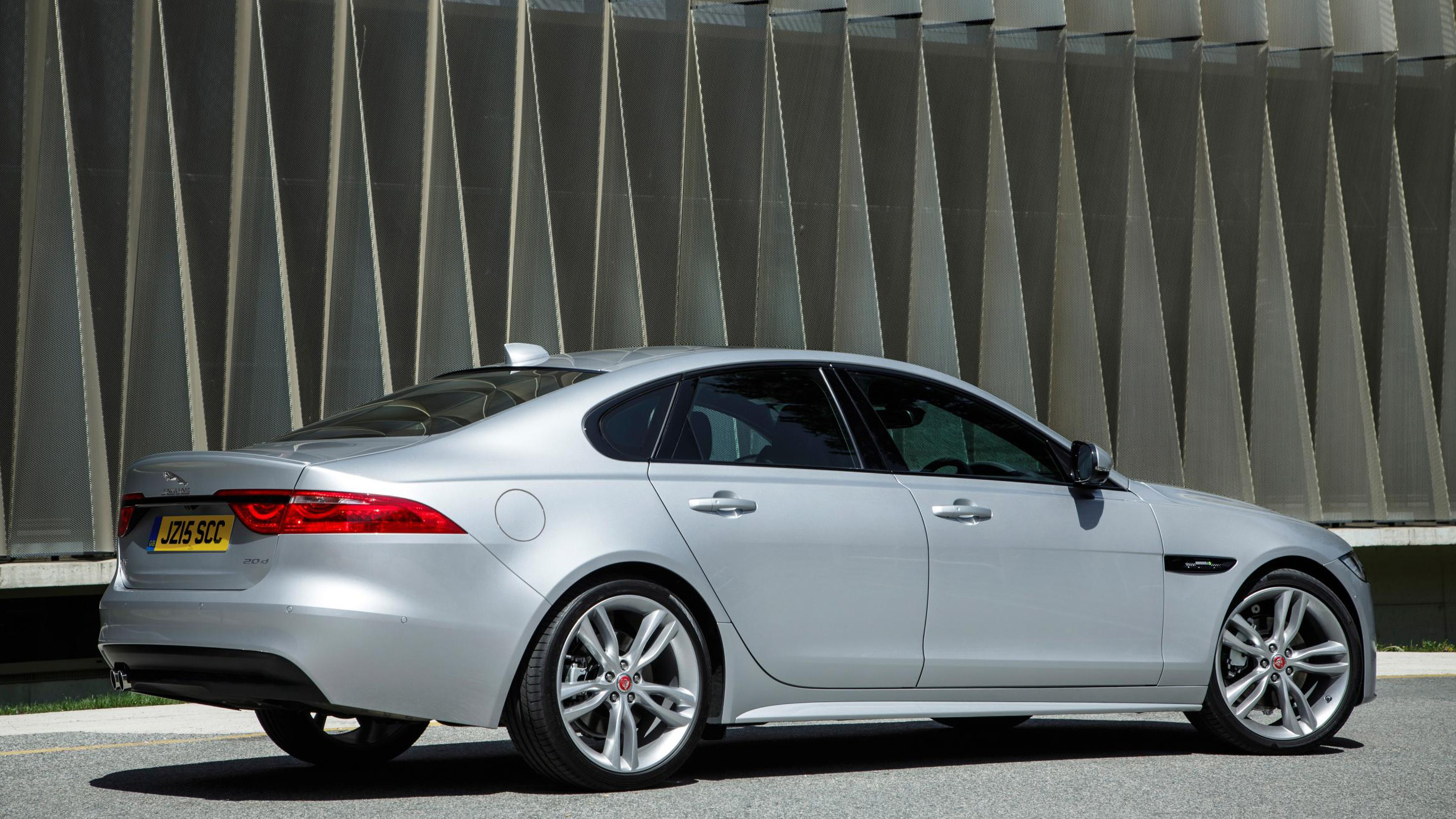 xf_r-sport_rhodiumsilver_065.jpg