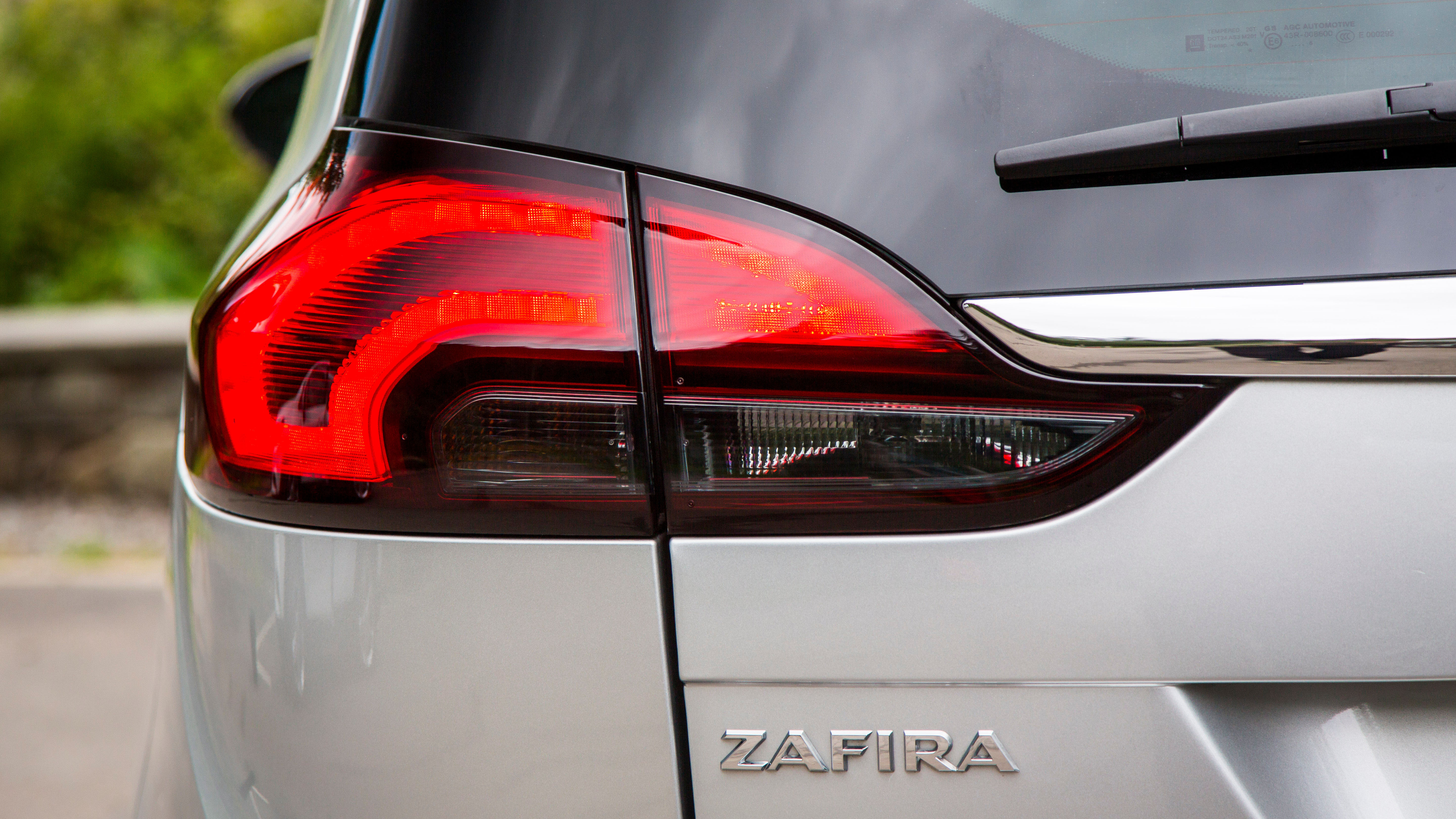 vauxhall_zafira_102.jpg