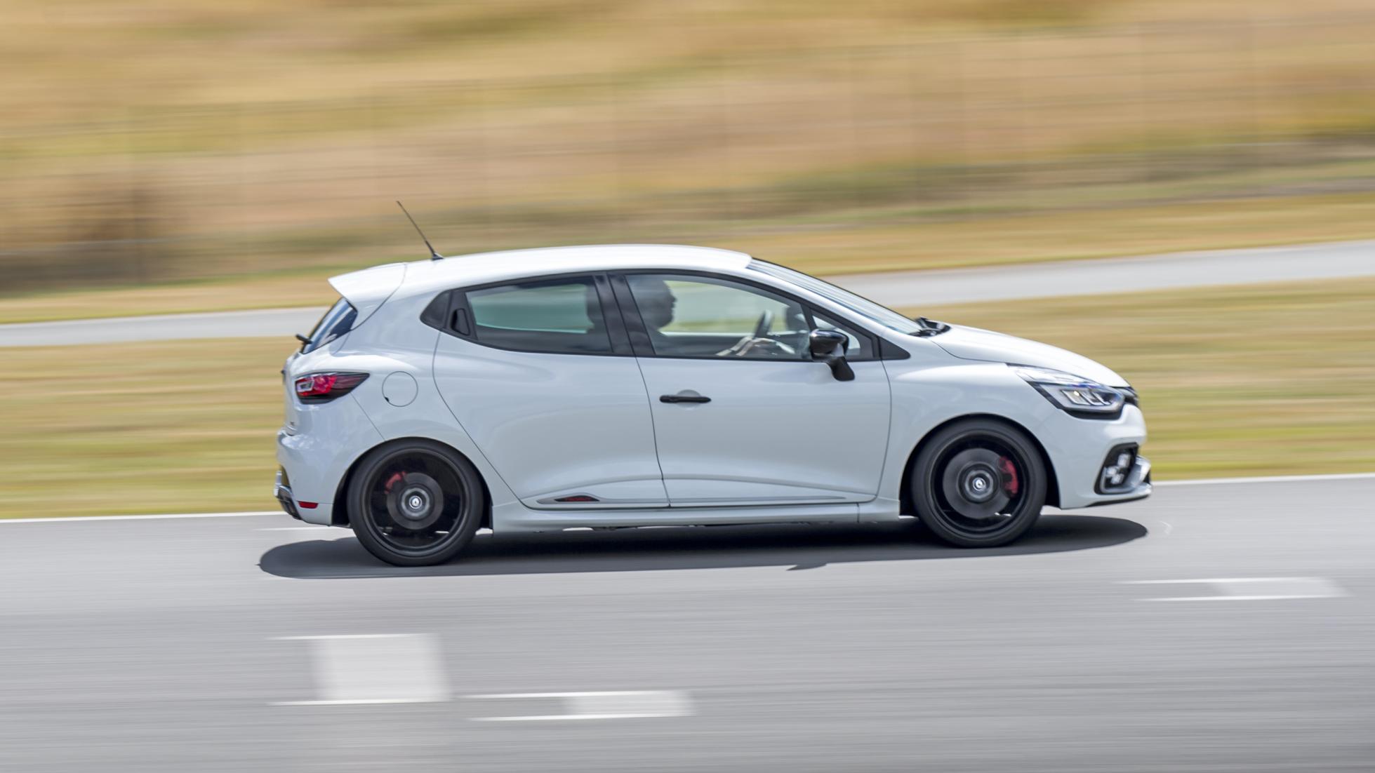 clio_renault_sport_220_trophy_-_intl_test_drive_-_bordeaux_-_140716_41.jpg