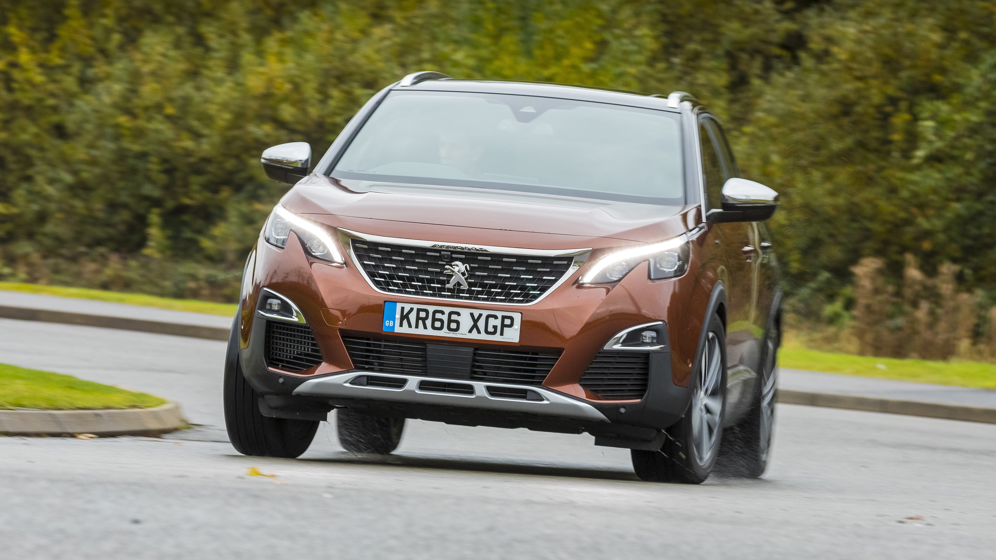 peugeot_3008_suv_rhd_gt_with_coupe_franche_paint_option_3.jpg