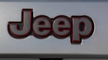 2017-jeep-grand-cherokee-trailhawk-badge.jpg