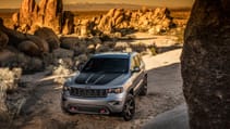 2017-jeep-grand-cherokee-trailhawk-front-end-03.jpg