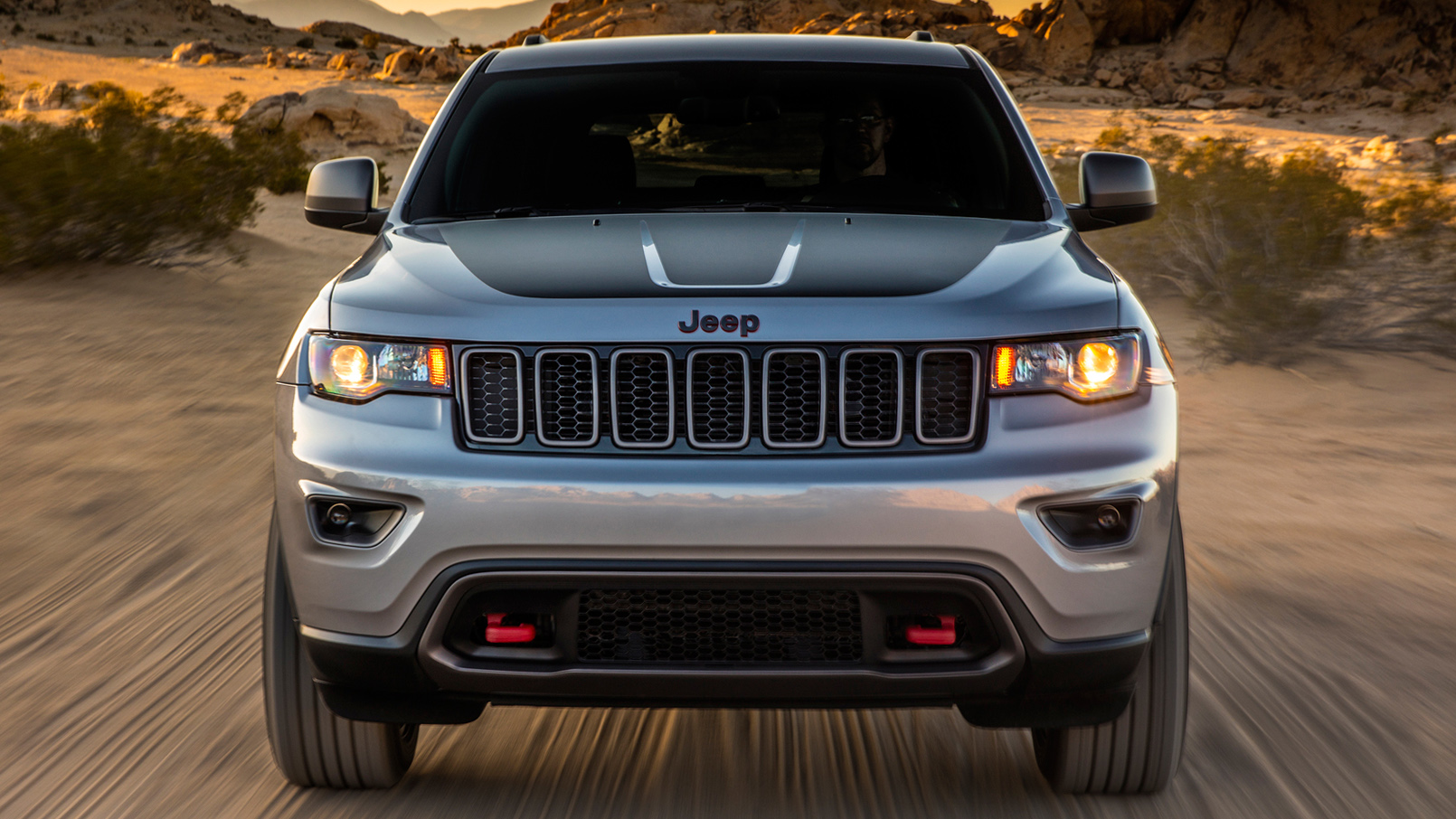 2017-jeep-grand-cherokee-trailhawk-front-end-in-motion.jpg