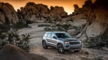 2017-jeep-grand-cherokee-trailhawk-front-three-quarter-03.jpg