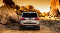 2017-jeep-grand-cherokee-trailhawk-rear-end-02.jpg