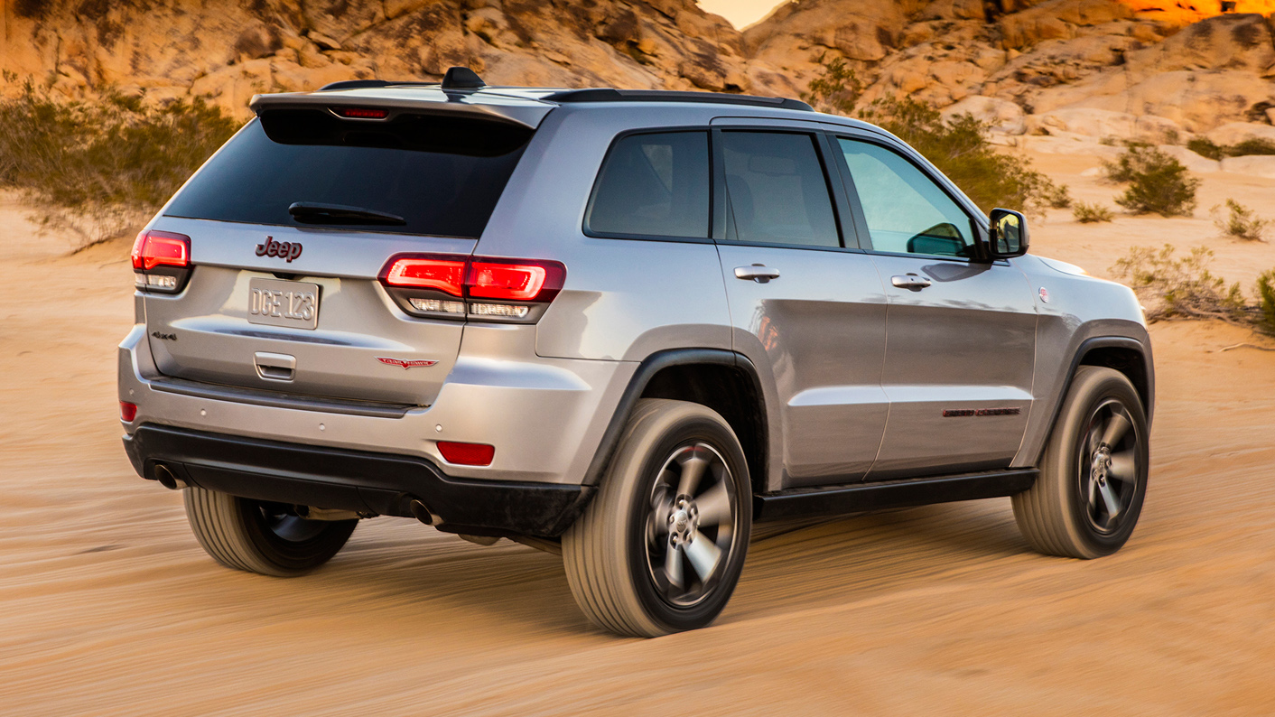 2017-jeep-grand-cherokee-trailhawk-rear-three-quarter-in-motion.jpg