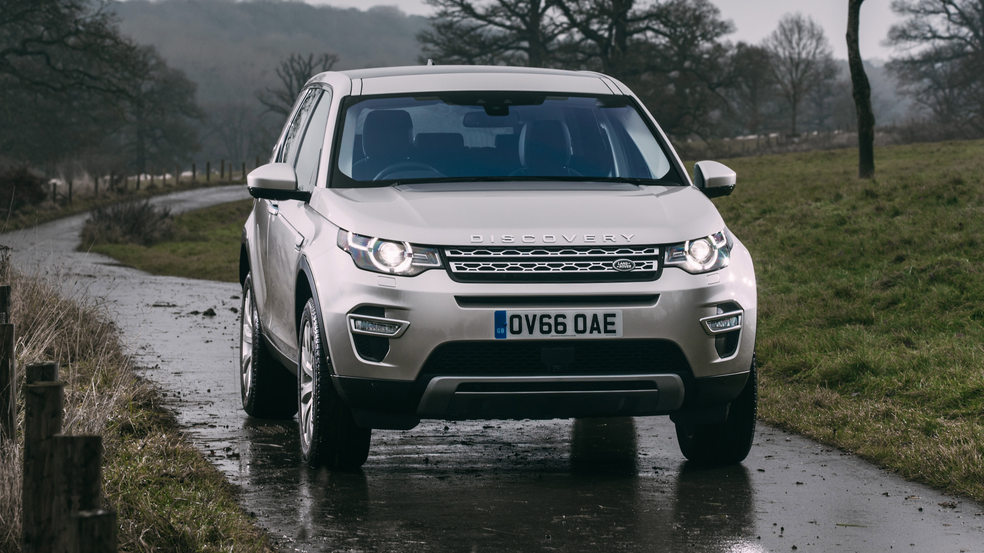 17my-discoverysport-001.jpg