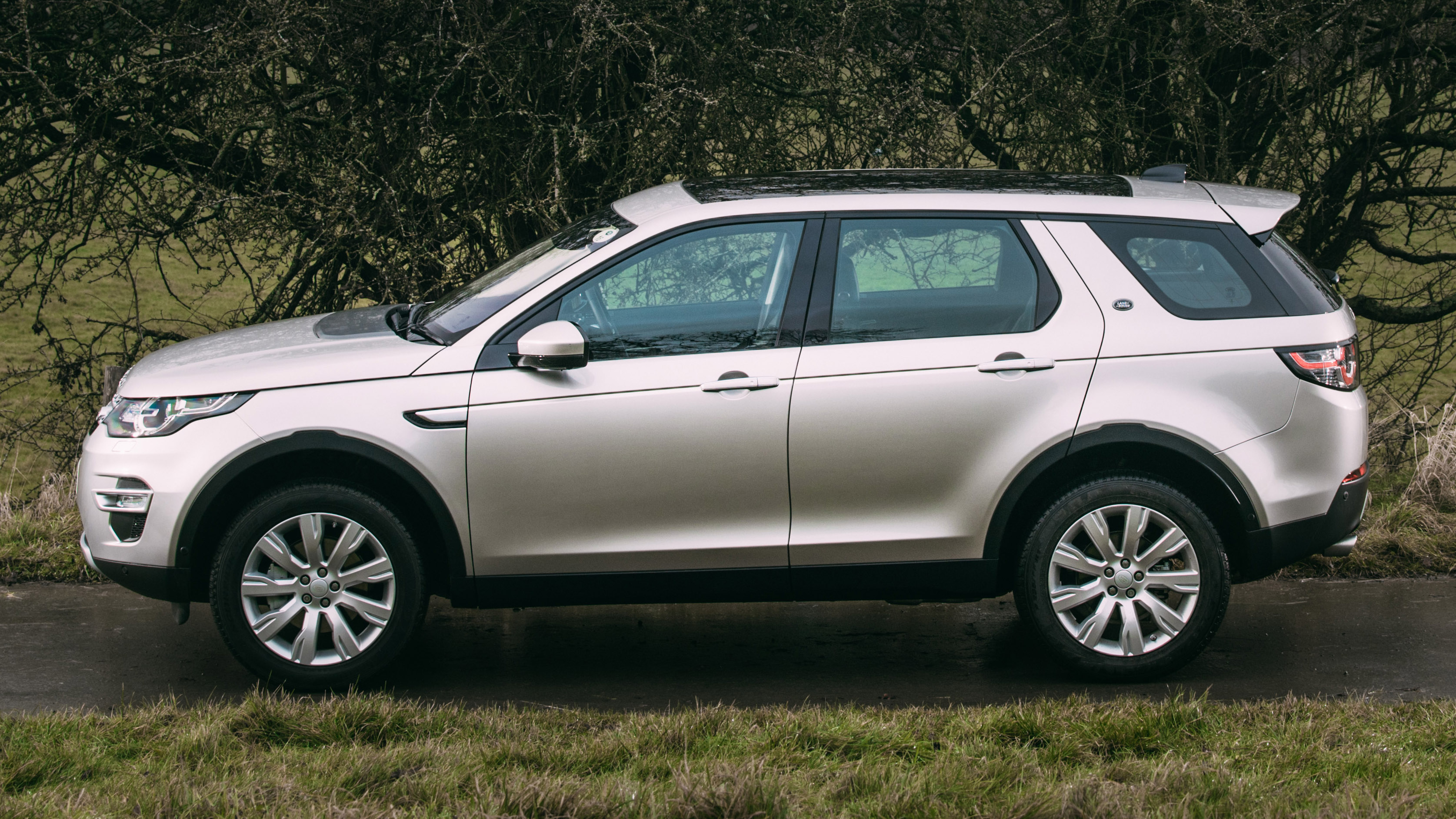 17my-discoverysport-004.jpg