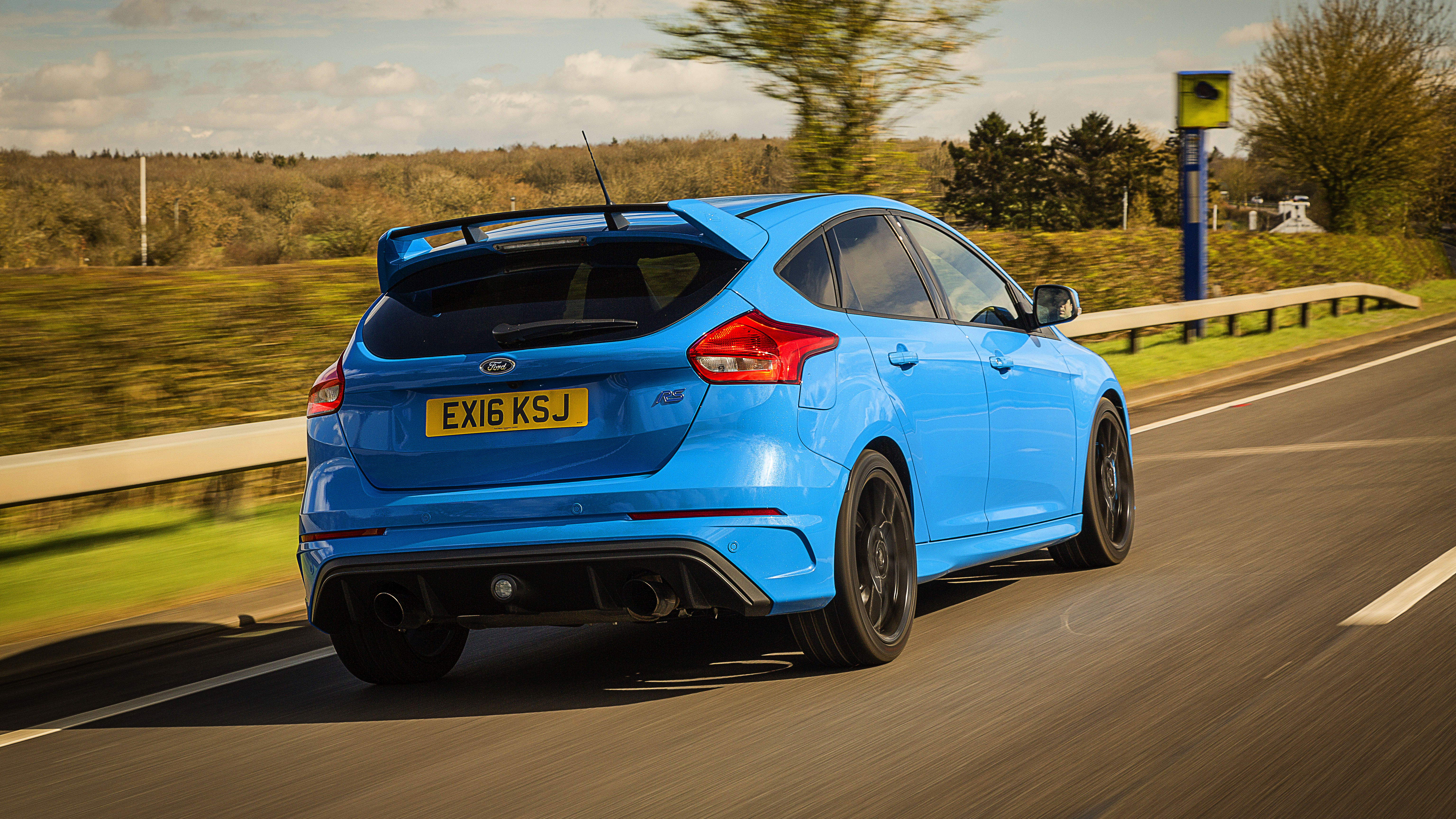 ford2016_focusrs_114.jpg