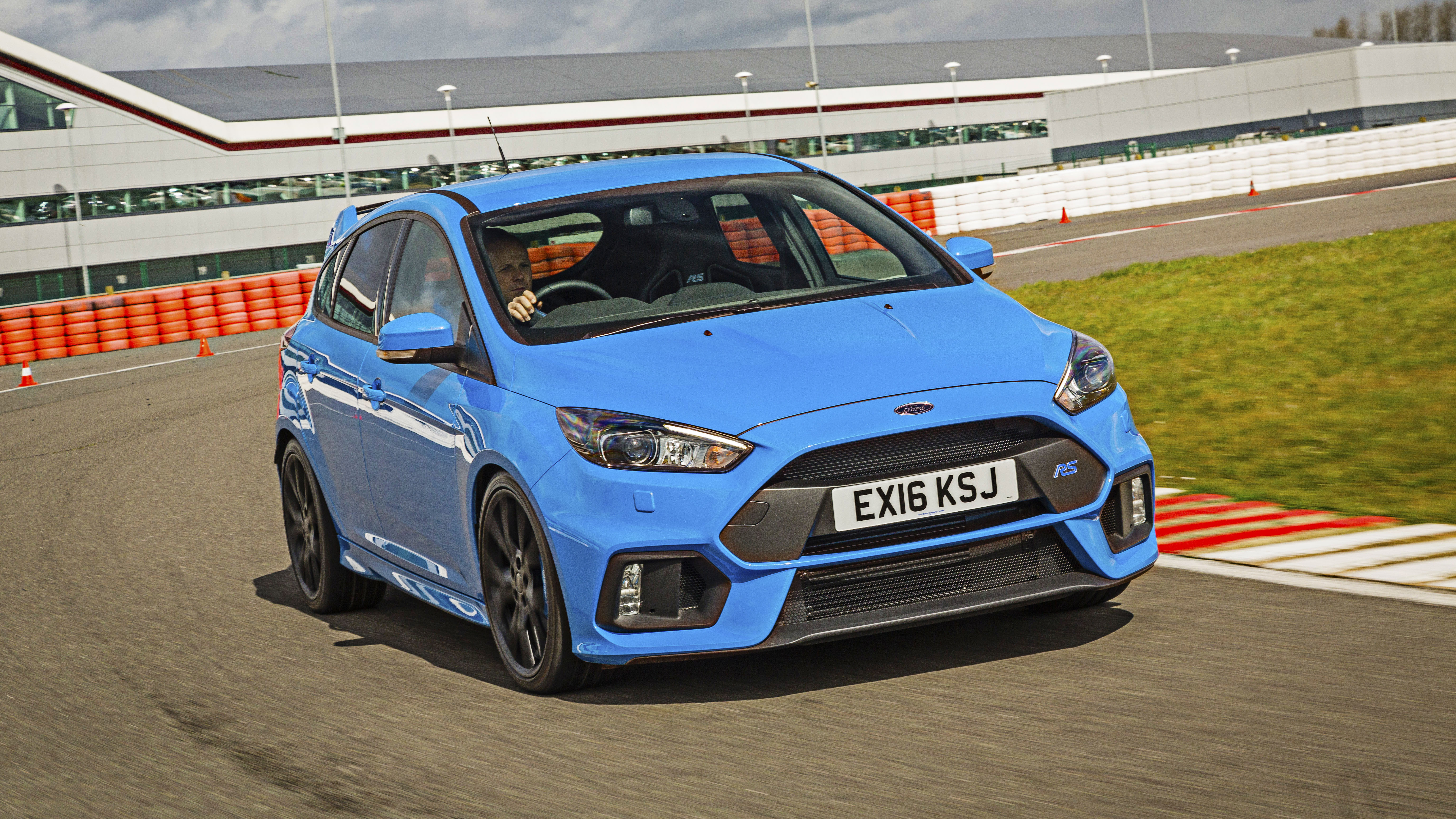 ford2016_focusrs_97.jpg