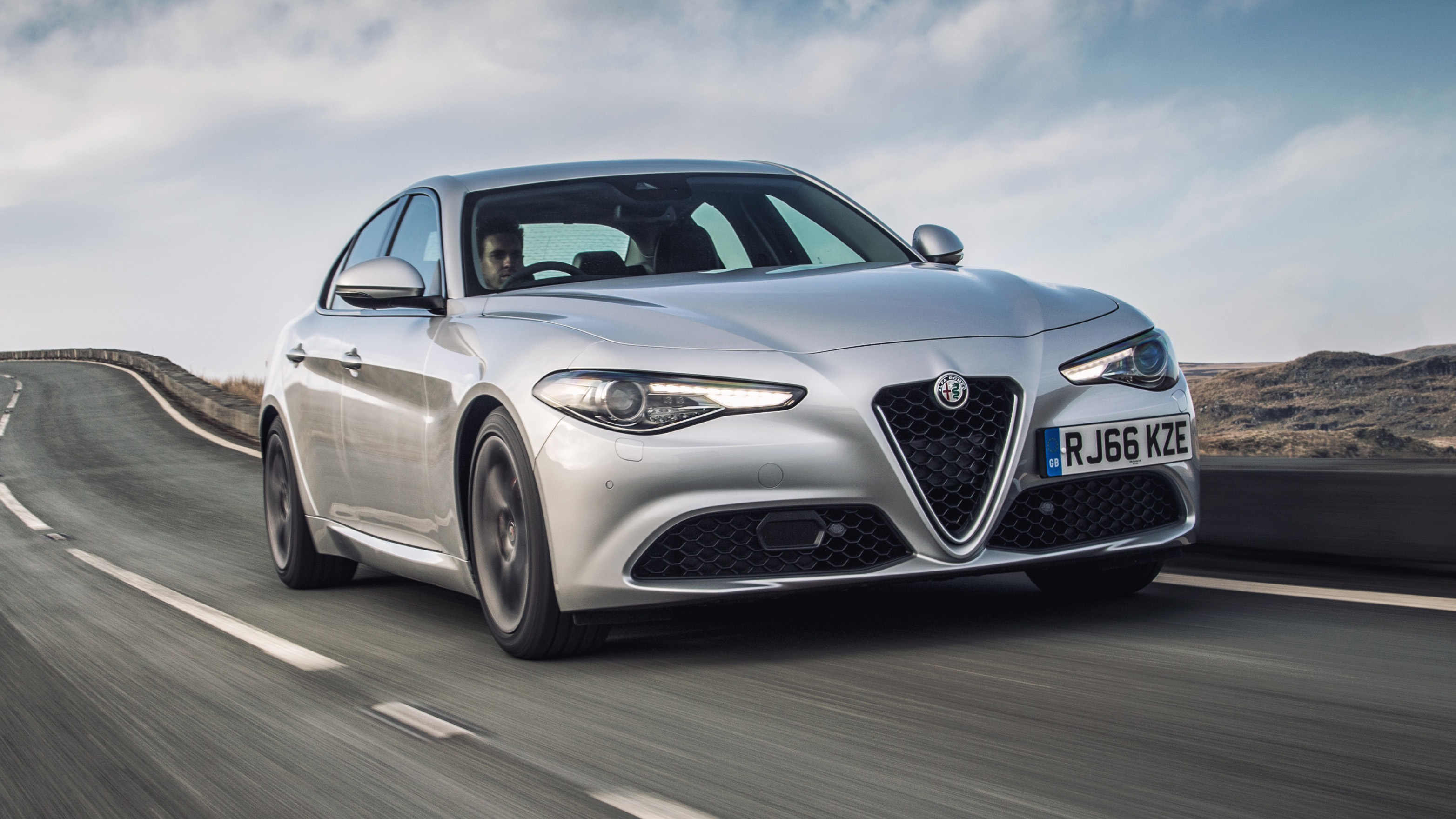 1349133_alfa_romeo_giulia_11.jpg