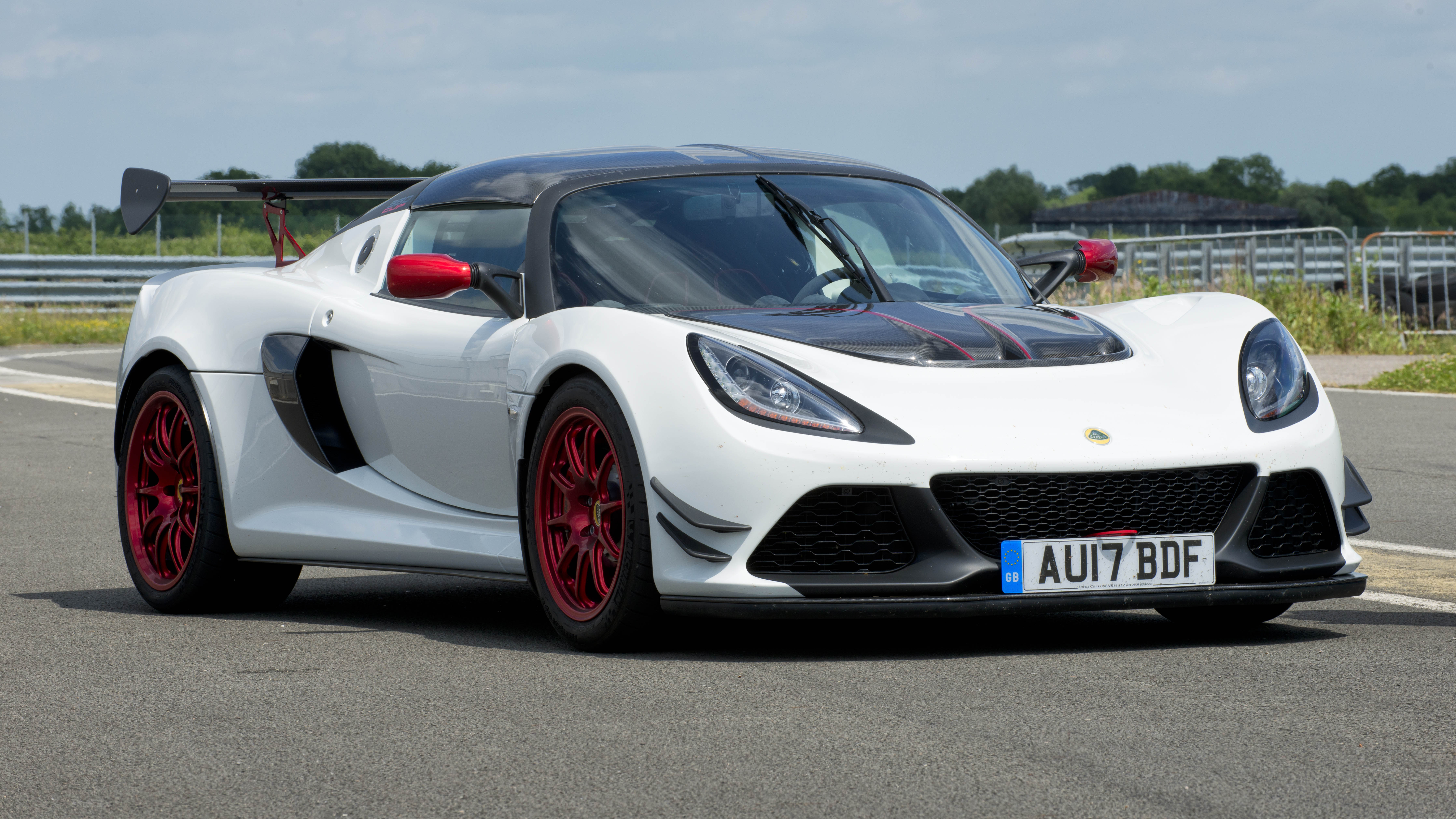 white_exige_cup_380_1.jpg