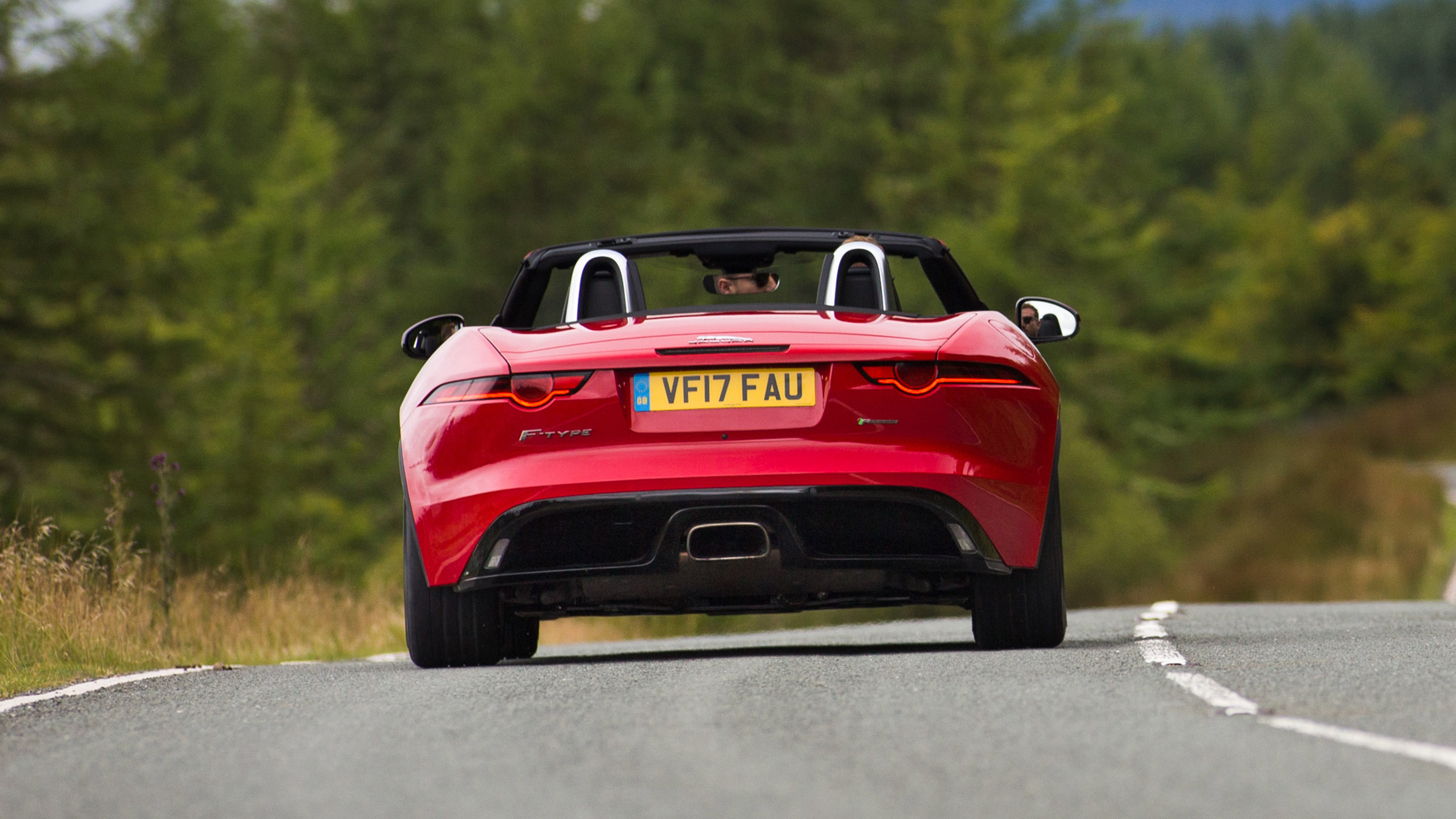 170814_f-type_media_drive-43.jpg