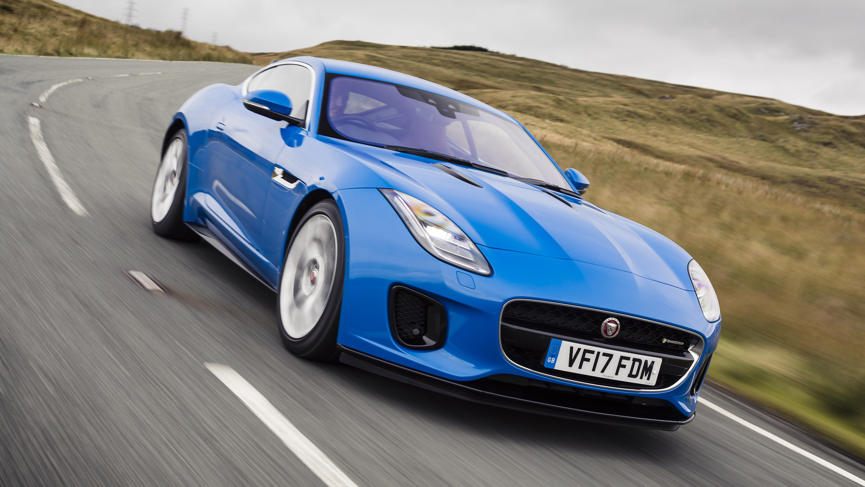 170814_f-type_media_drive-02.jpg