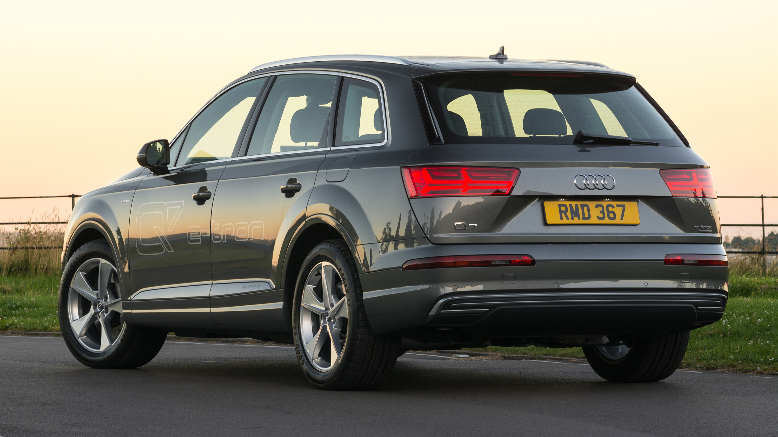 audi_q7_e-tron_069.jpg