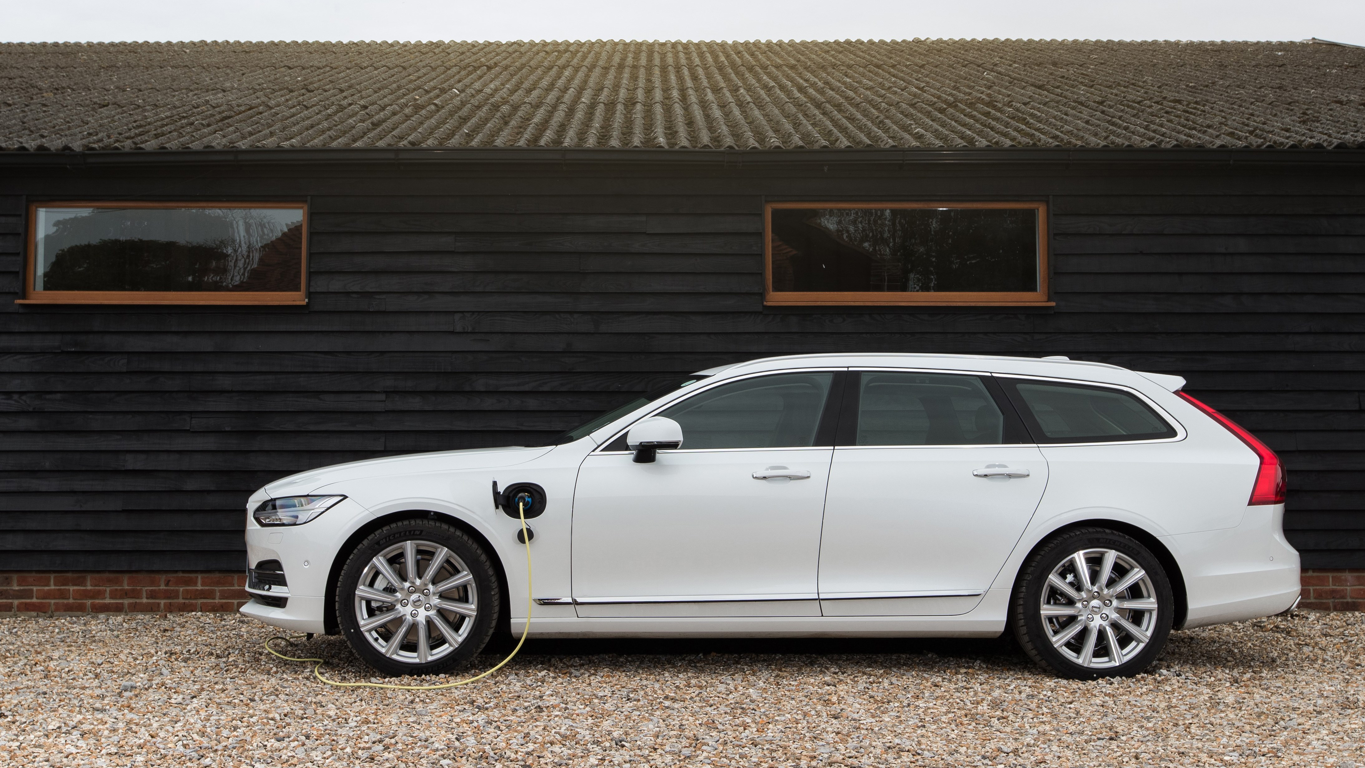 215812_volvo_v90_t8_twin_engine.jpg