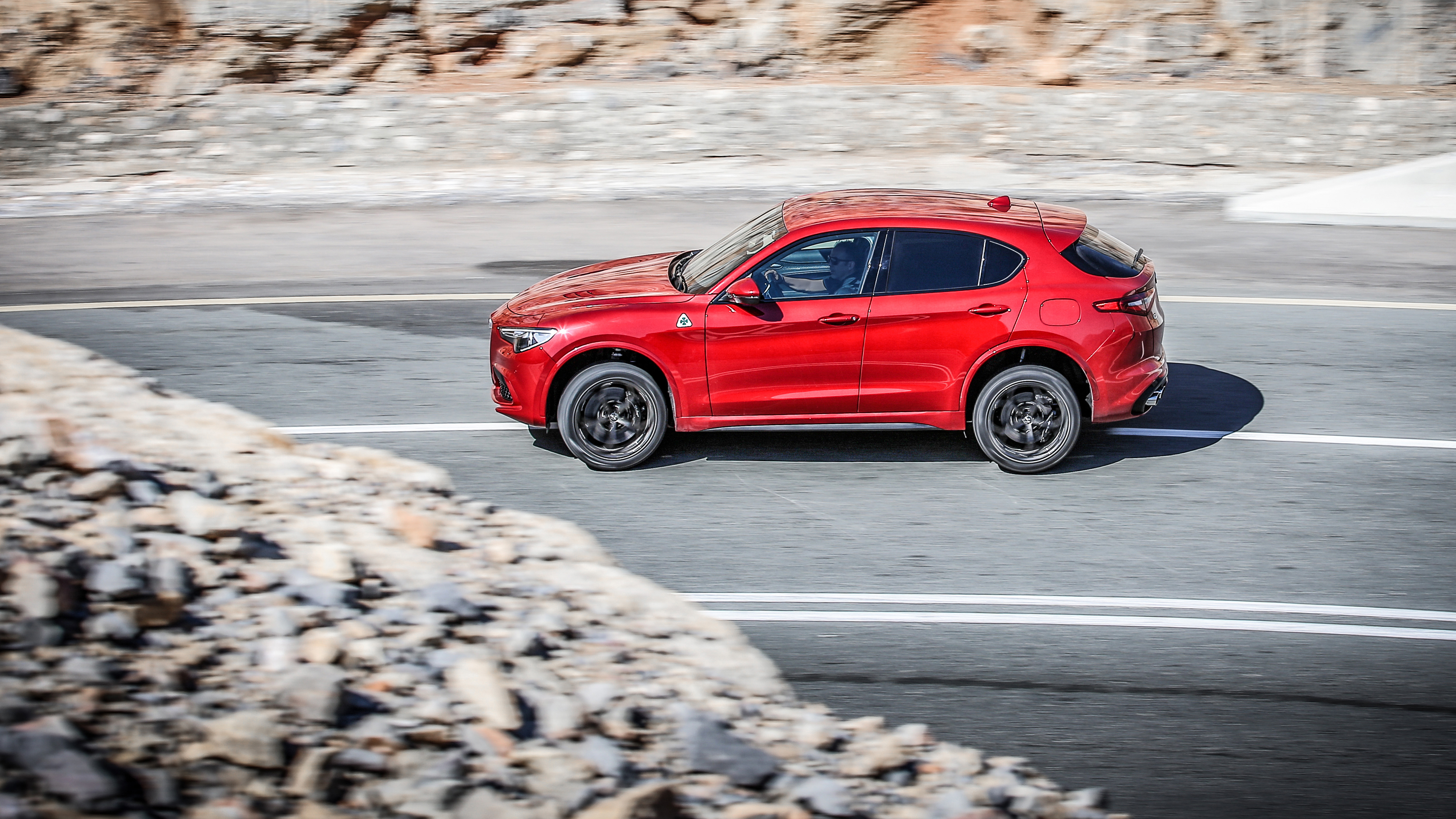 alfa_romeo_stelvio_q_2.jpg