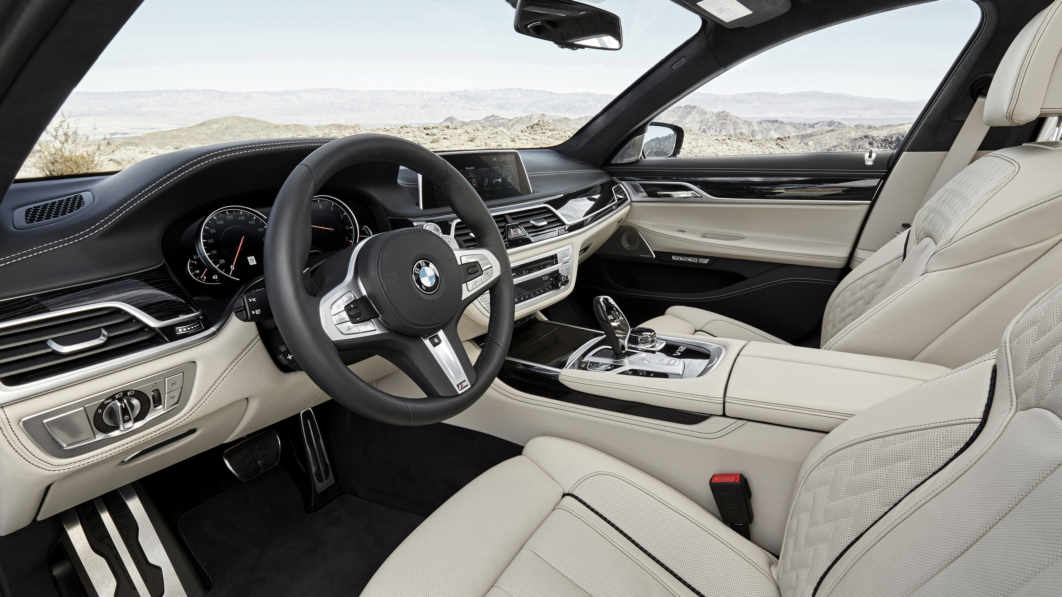 p90246851_highres_bmw-m760li-xdrive-on.jpg