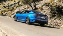 kia_stinger_blue_dynamic_31.jpg