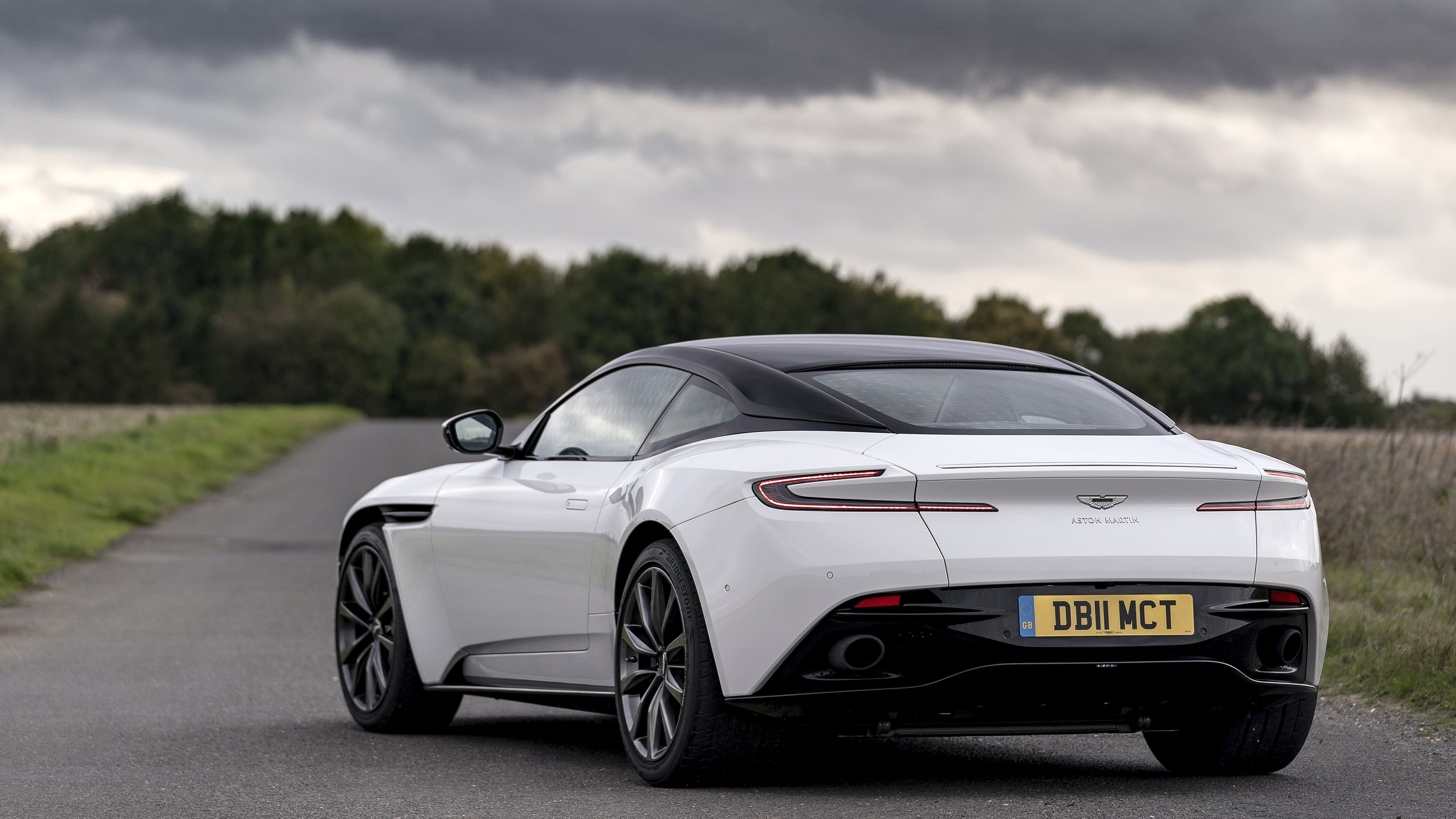 aston_martin_db11_v8_r_max_earey_164.jpg