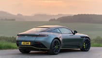 aston_martin_db11_amr_signature_edition_24083.jpg