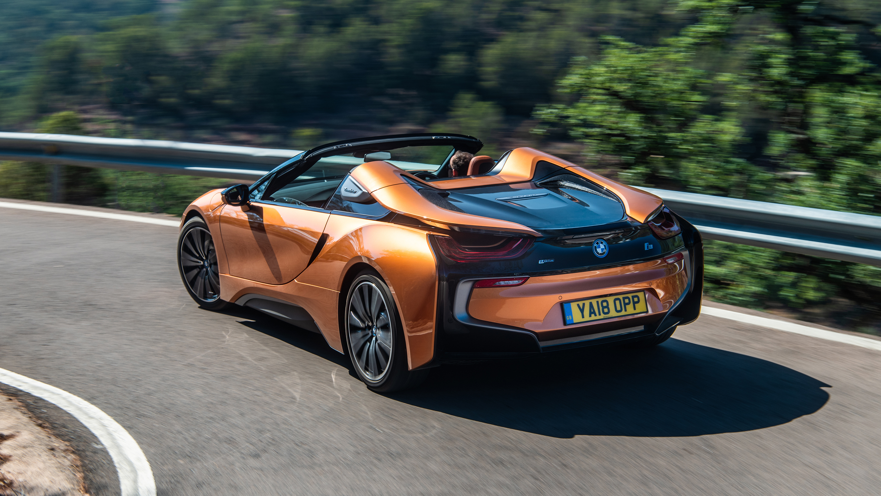 p90316920_highres_the-new-bmw-i8-roads.jpg