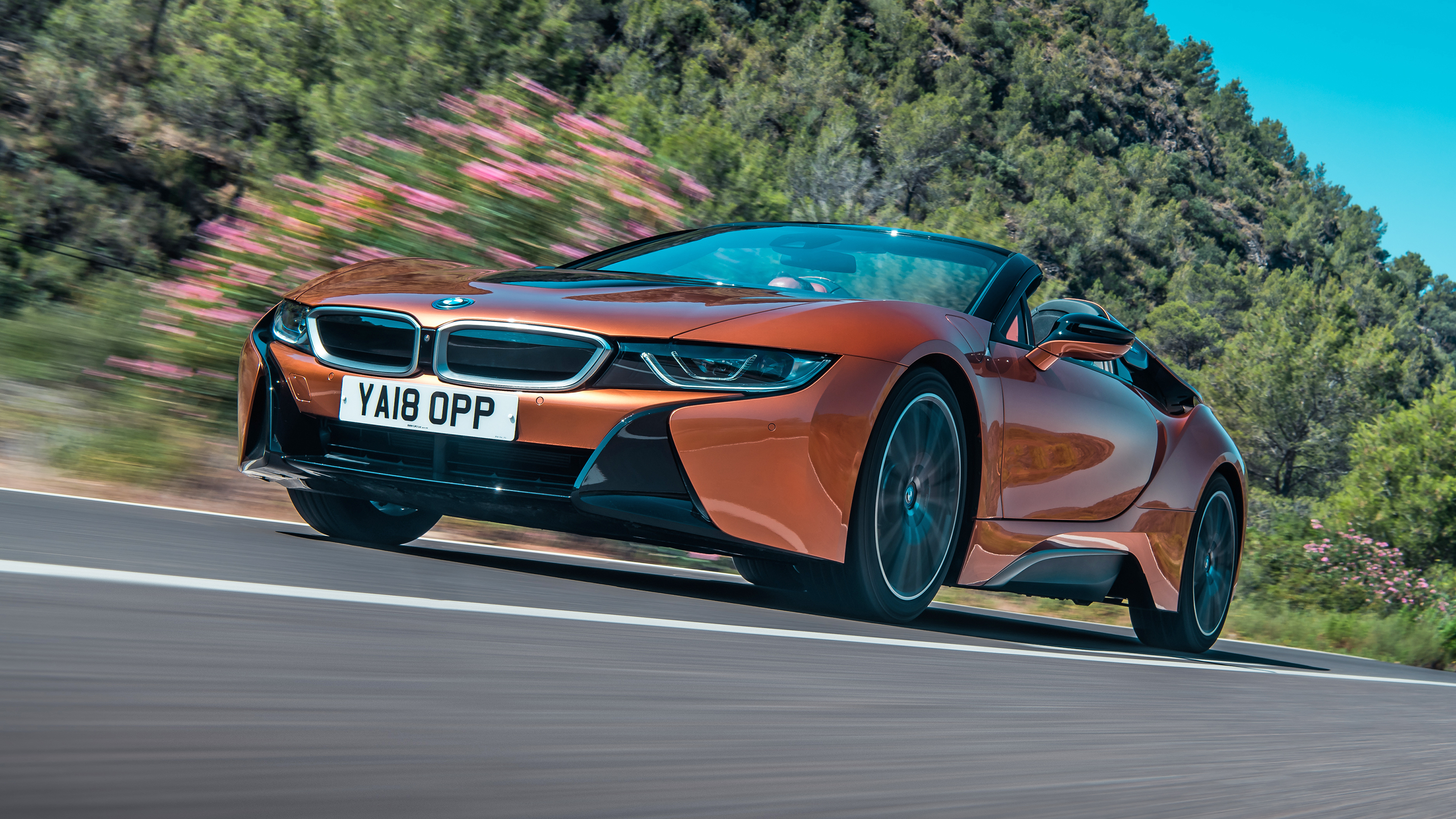 p90316980_highres_the-new-bmw-i8-roads.jpg