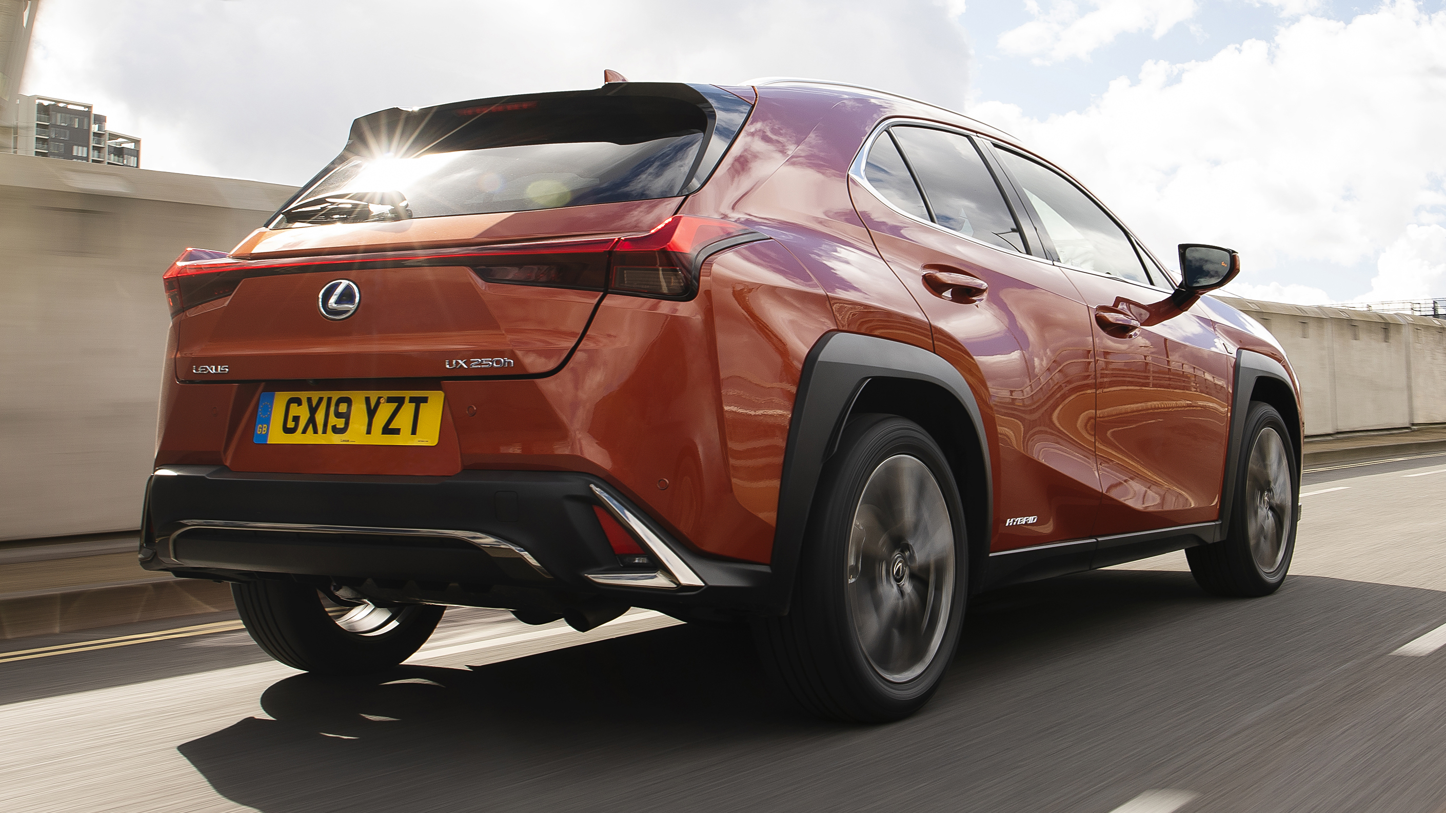 lexus-ux-dynamic-4.jpg