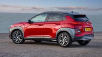 hyundai-kona-hybrid-pulse-red-02.jpg