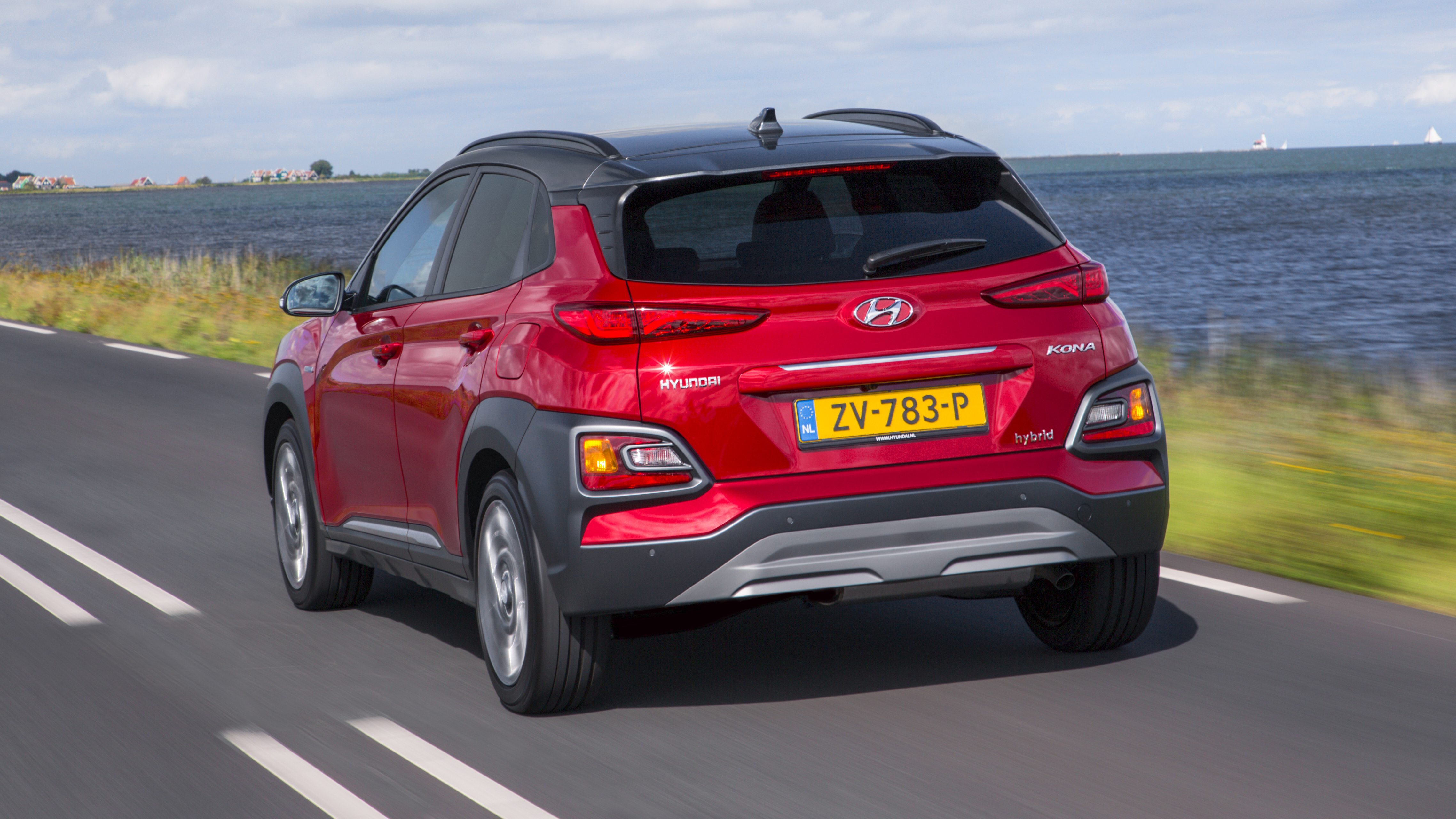 hyundai-kona-hybrid-pulse-red-08.jpg