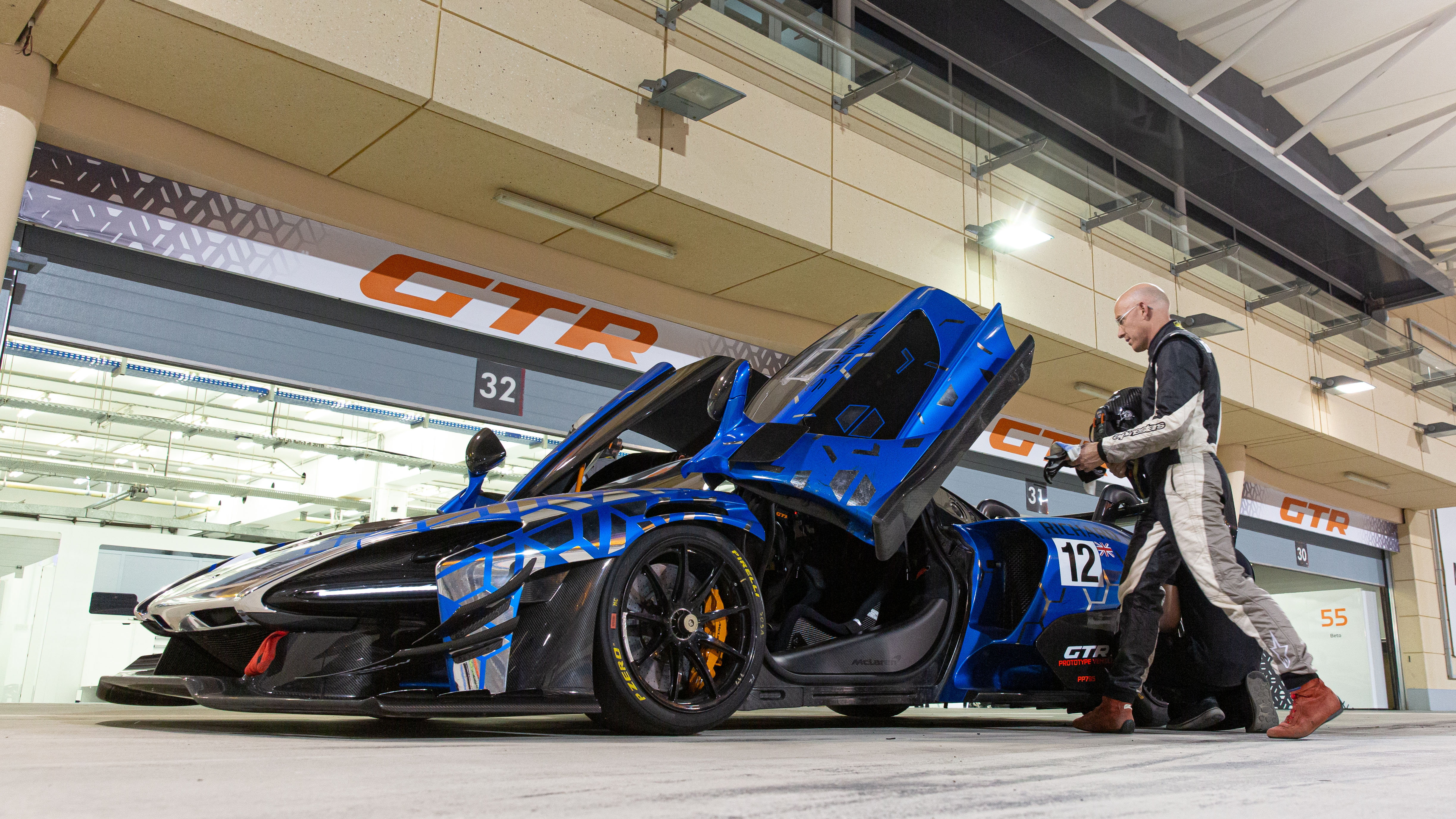 mclaren_senna_media_drive_bahrain_-_86.jpg