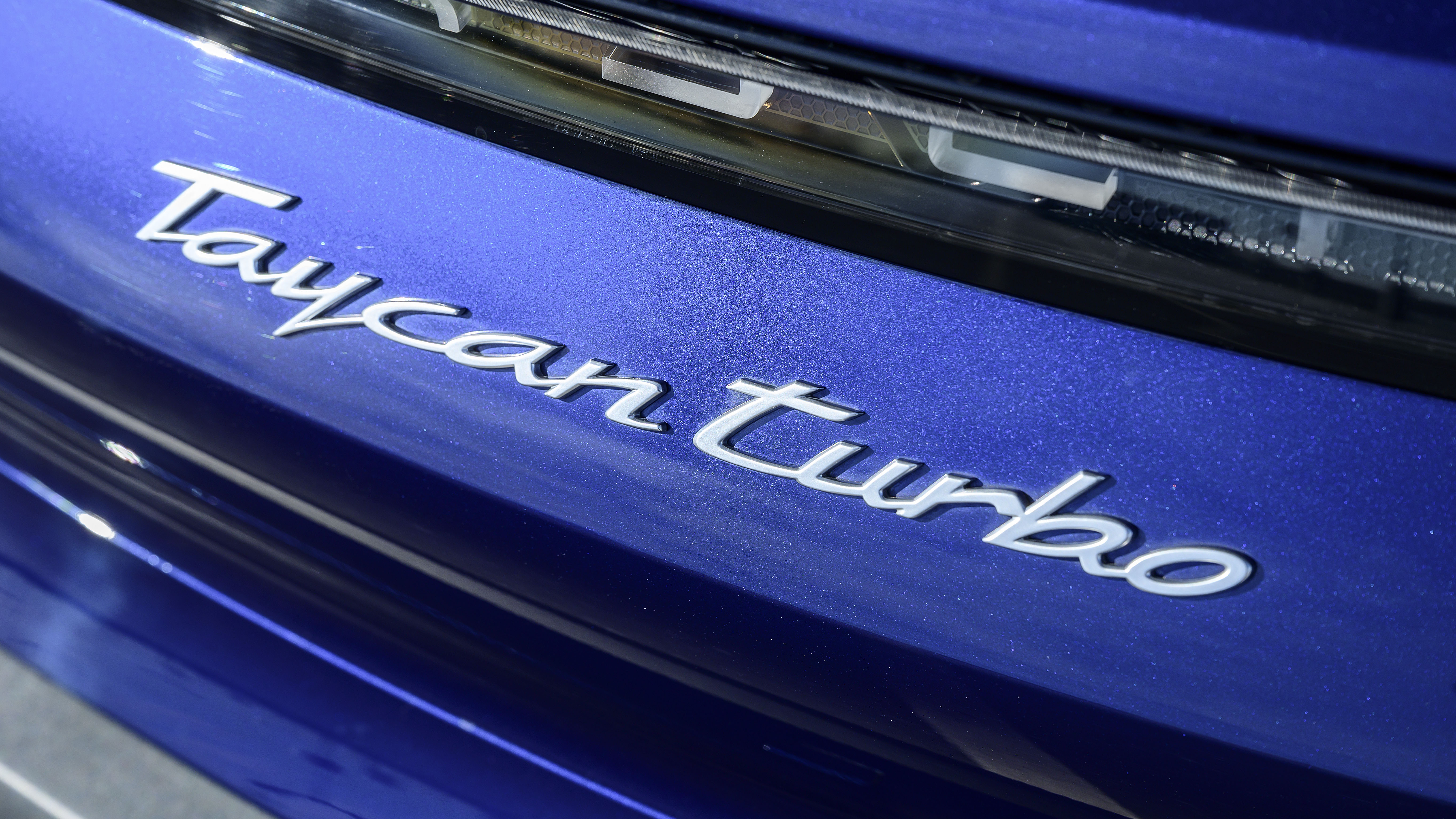 taycan_blue_turbo_103.jpg