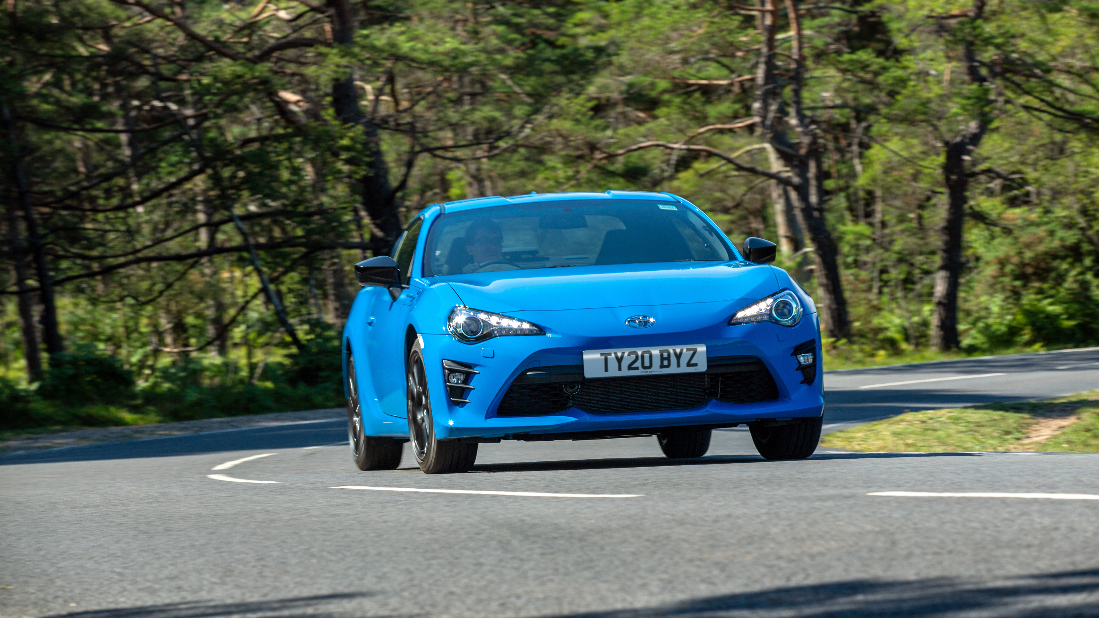 gt86-blue-edition-dynamic-1.jpg