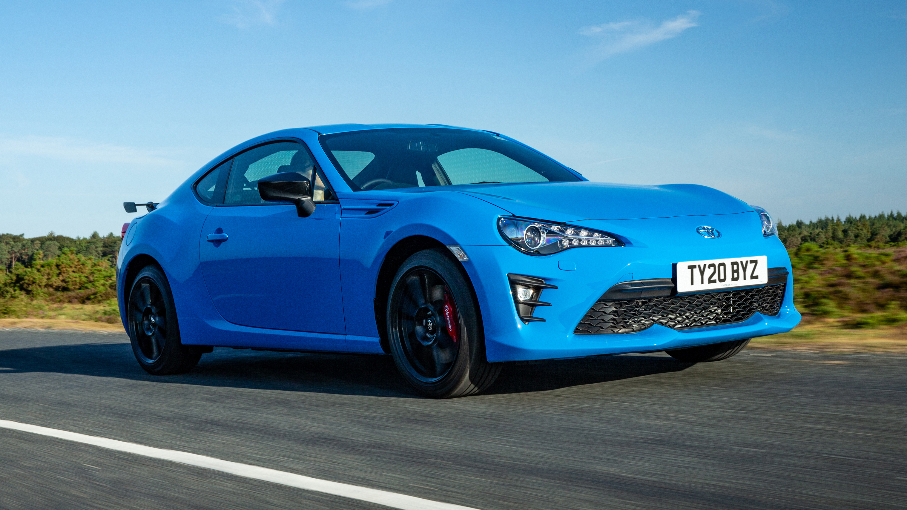 gt86-blue-edition-dynamic-7.jpg