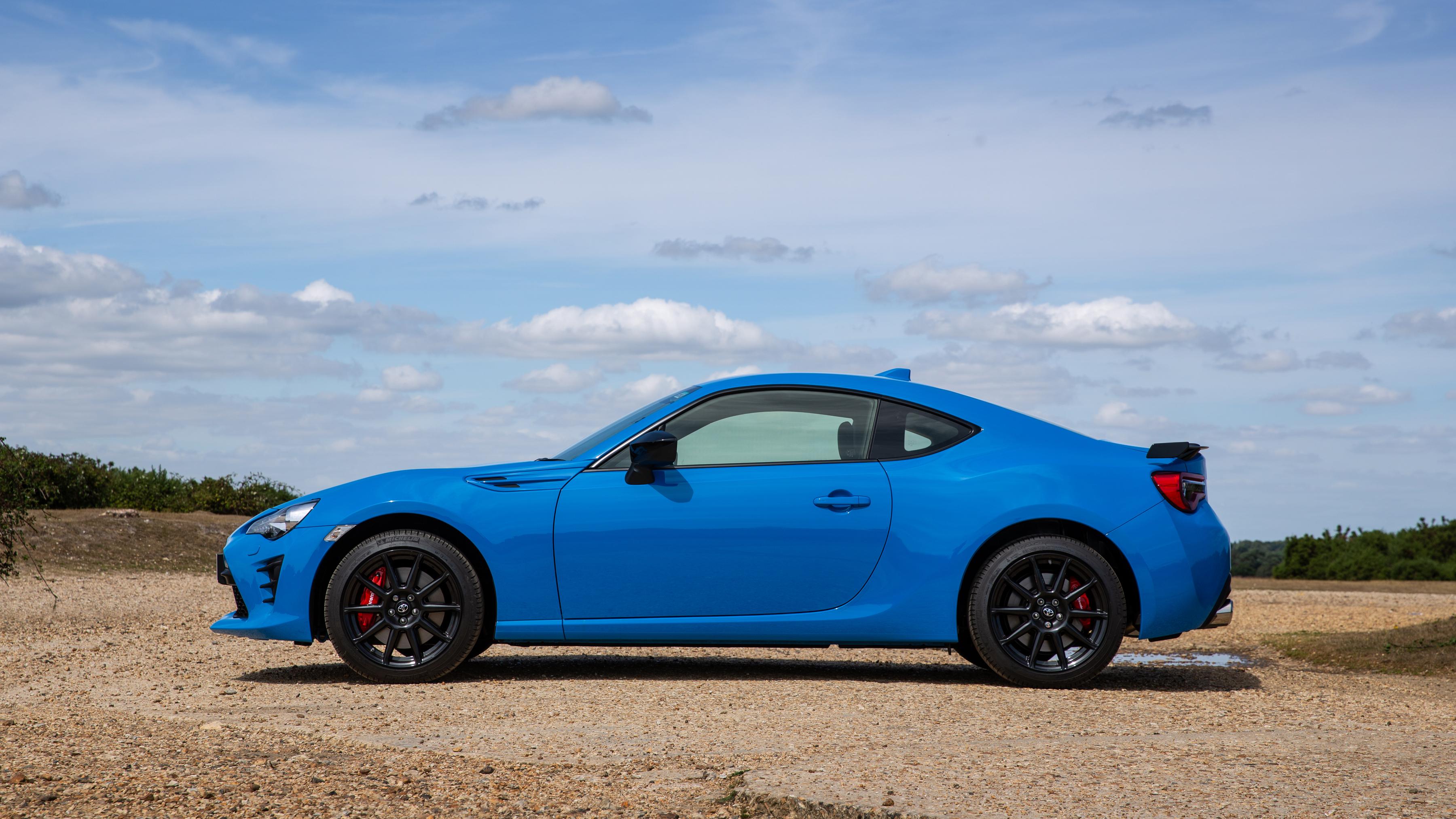 gt86-blue-edition-static-12.jpg