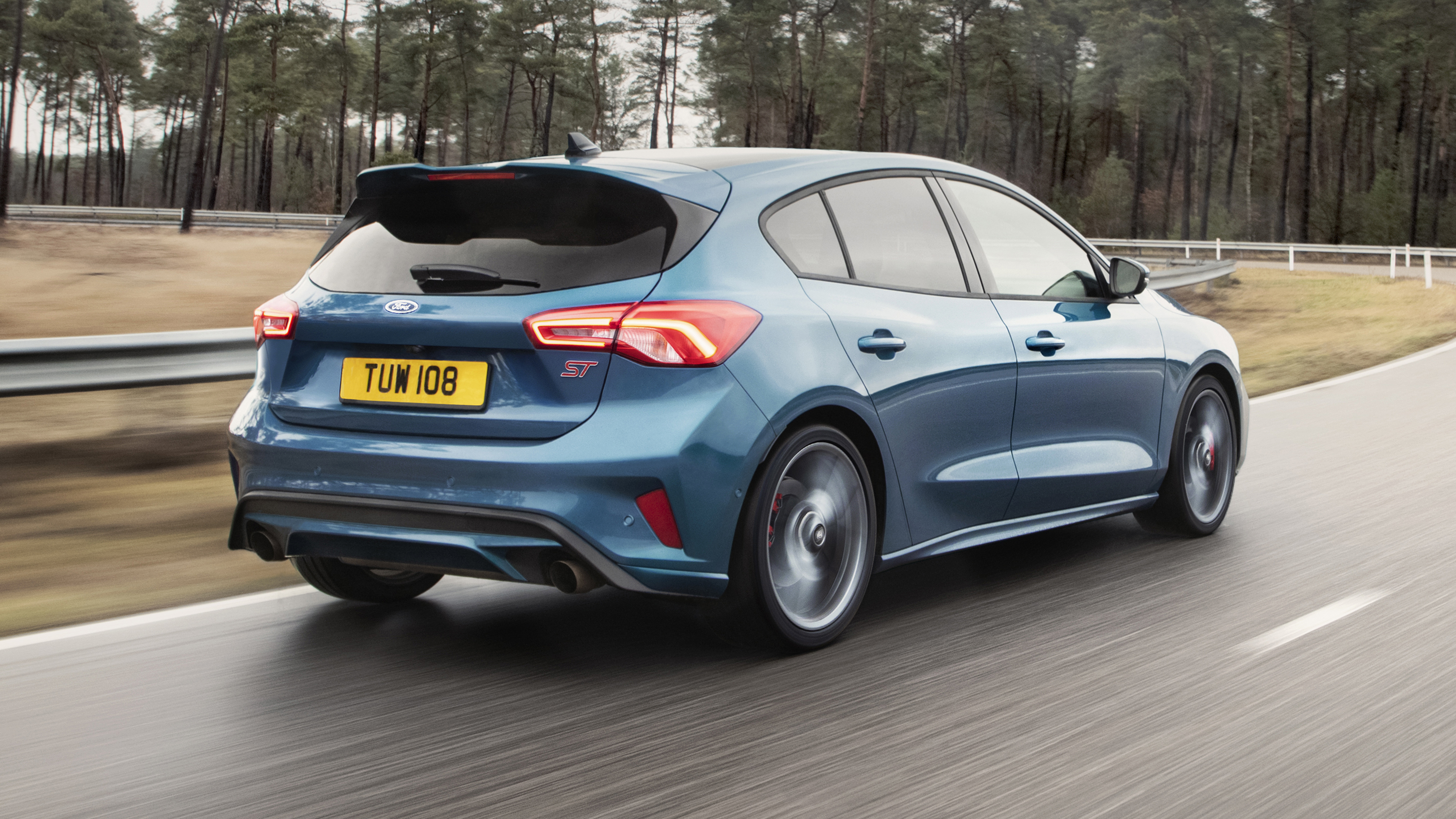 fordfocusst_2019_2.jpg