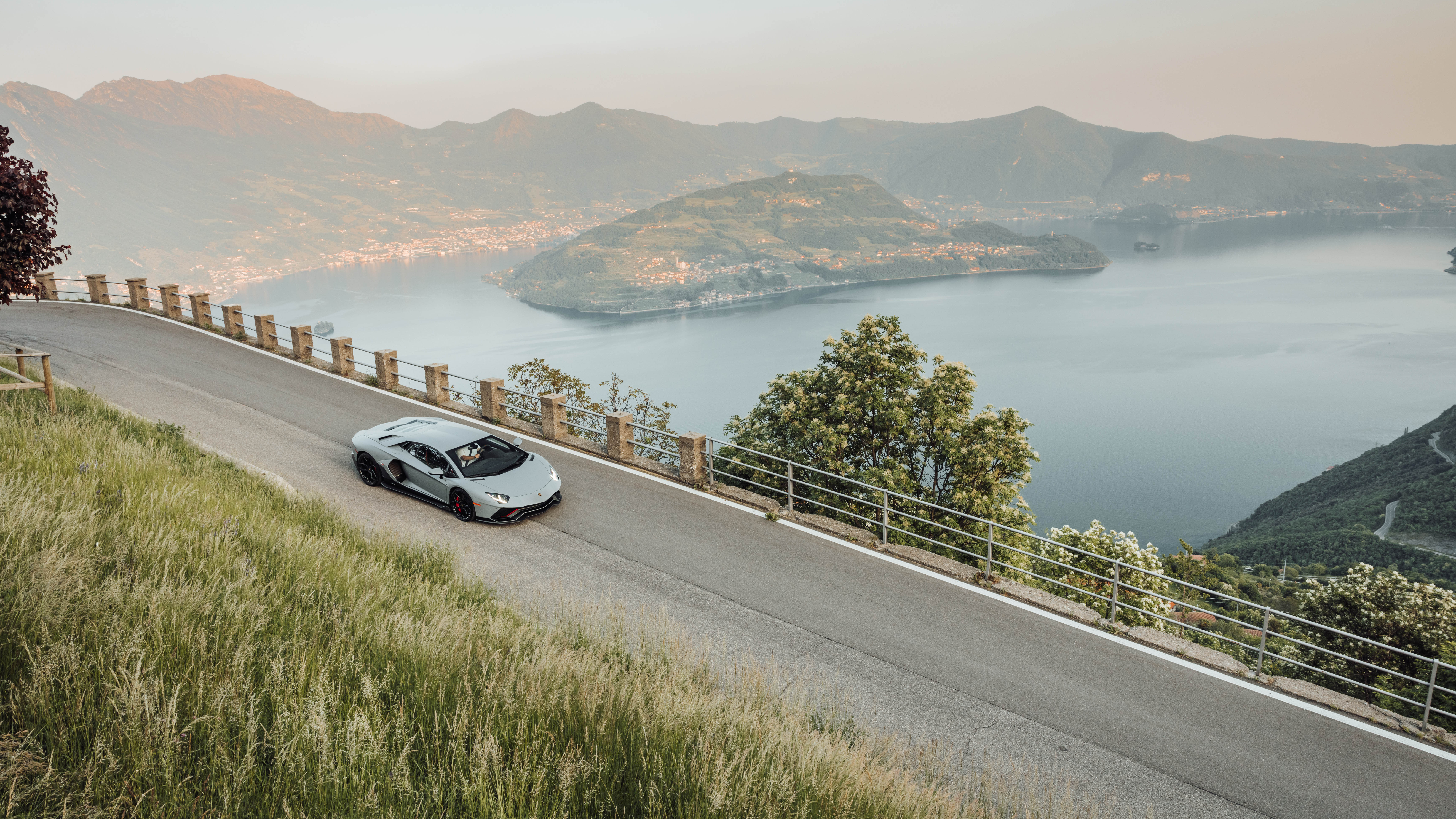 Lambo Aventador Ultimae V12 vs Riva Aquarama Lamborghini 