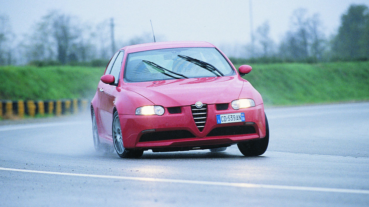 Ford Focus RS vs Alfa Romeo 147 GTA vs Volkswagen Golf R32 Top Gear archive